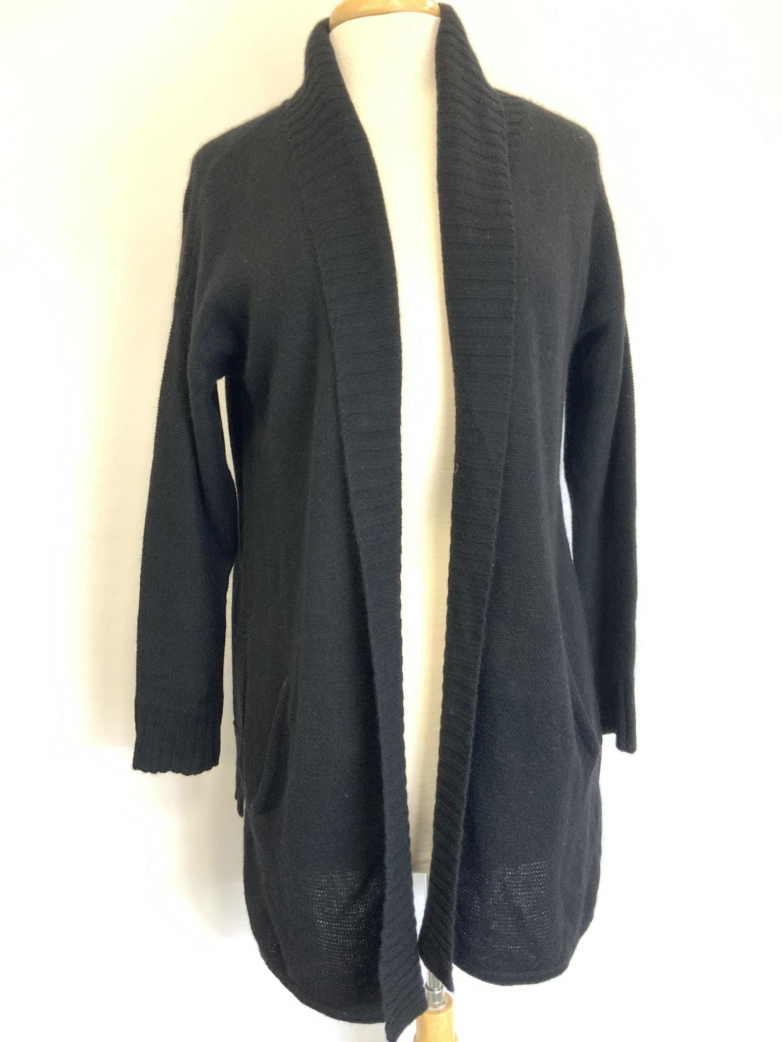 SEA BLEU Size Smalls Cashmere Knit Cardigan: Black knit cardigan with front pockets. Marked Sea Bleu on tag, 100% Cashmere. Size small. Minor pulled threading. Sea Bleu cashmere cardigan, cashmere cardigan, cardigan, clothing, black cardigan, kn