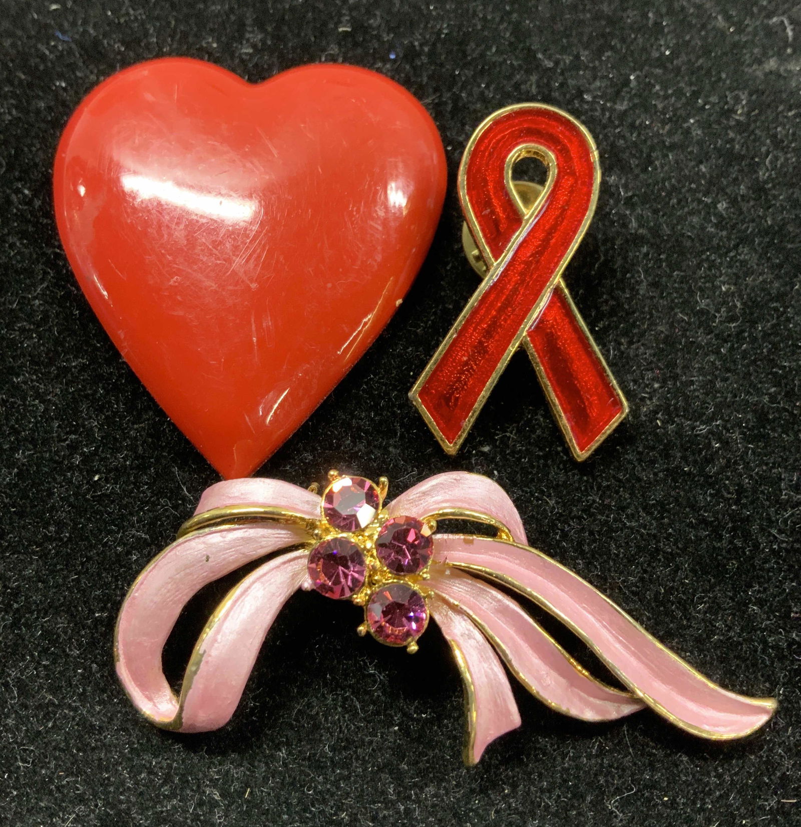 Lot 3 Brooches, Heart, Aides Awareness, Bow (1 of 5)