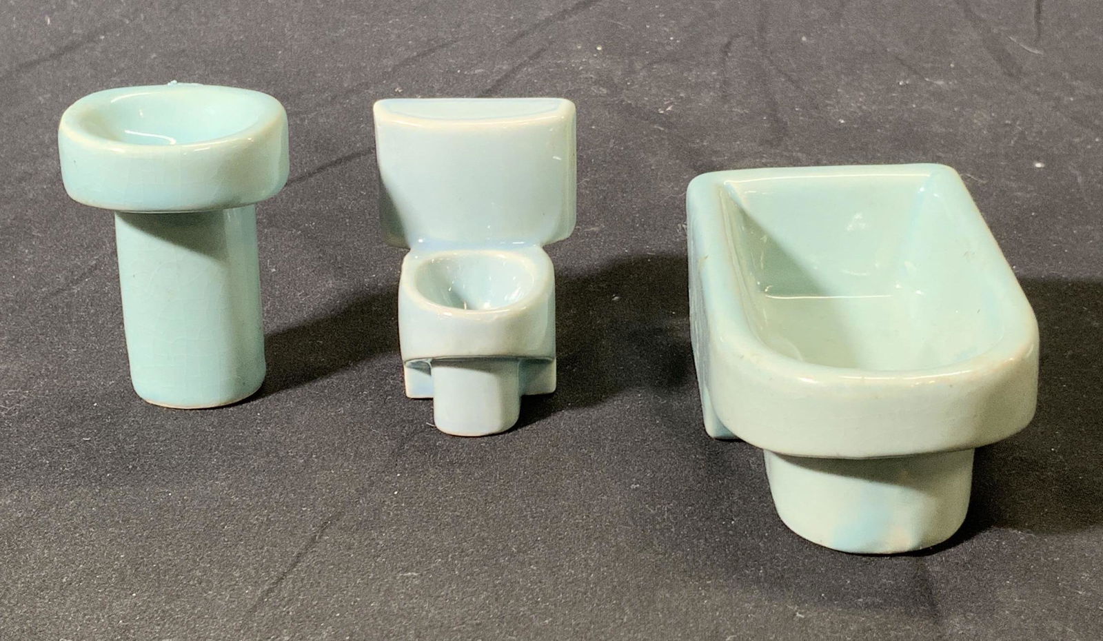 Set 3 Dollhouse Bathroom Furnishings (1 of 10)