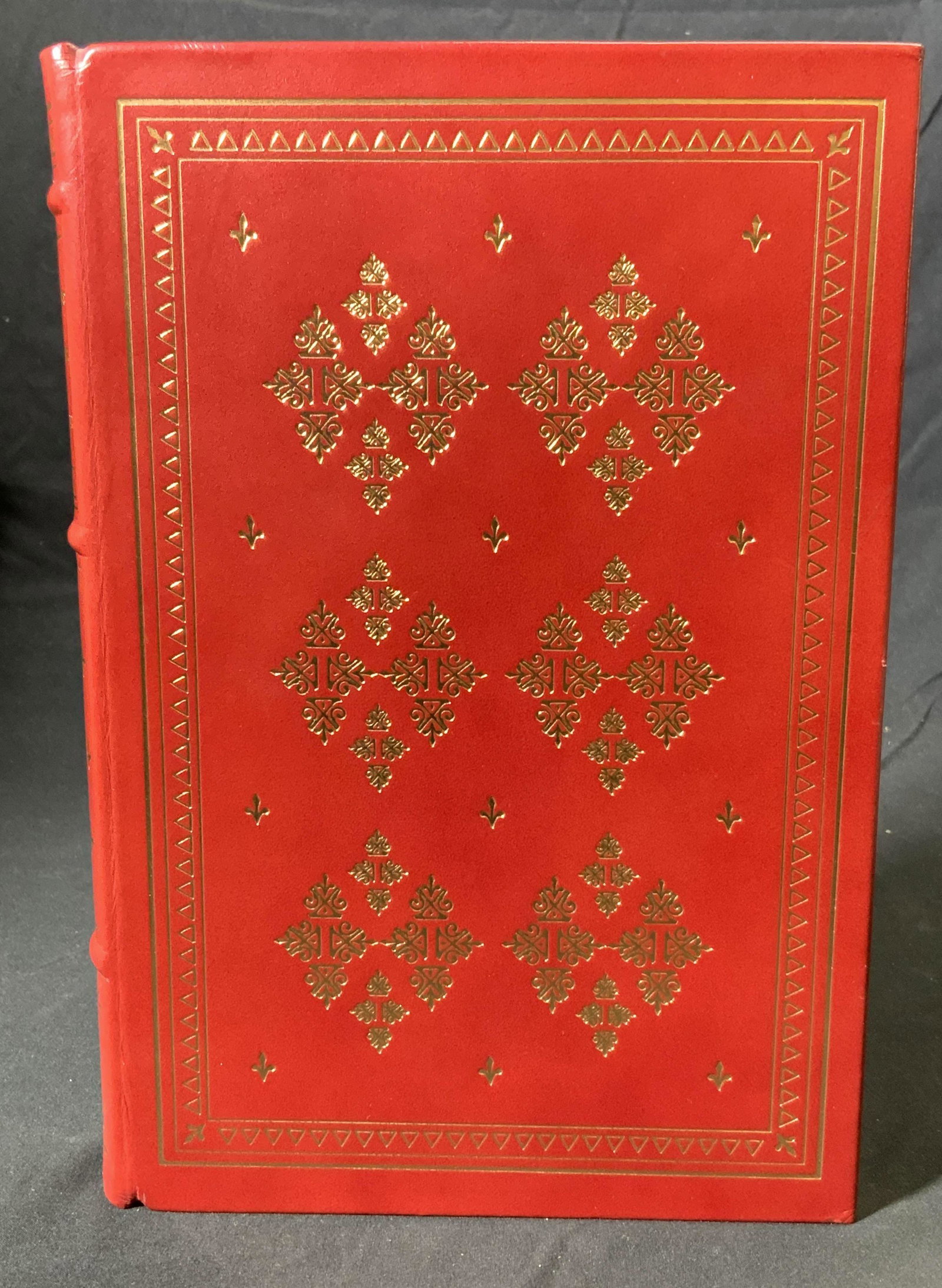 Limited Edition MARK TWAIN Tom Sawyer: Limited edition copy of The Adventures of Tom Sawyer by Mark Twain. Hardbound in leather with gilt decoration. Illustrated by Tom Allen. Published by The Franklin Library, 1977. In good condition. Mea