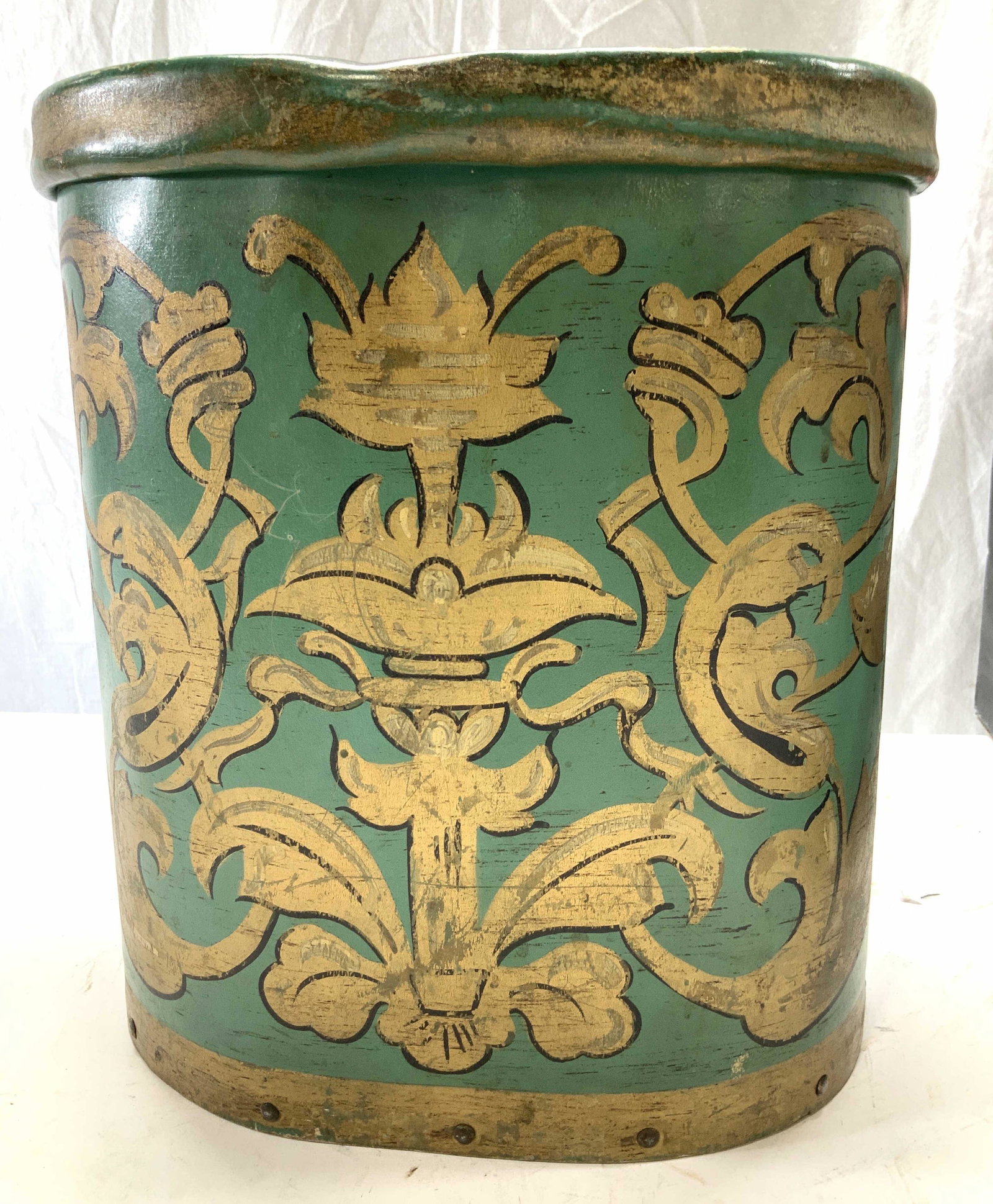 Hand Painted Florentine Vestibule: Green and gold hand painted vestibule with metal rivets. Bottom is wood, piece is composite. Wear to paint. Measures 12.25 in ht, 10.75 in length. 8.5 in wide. Florentine home decor and accessories, U