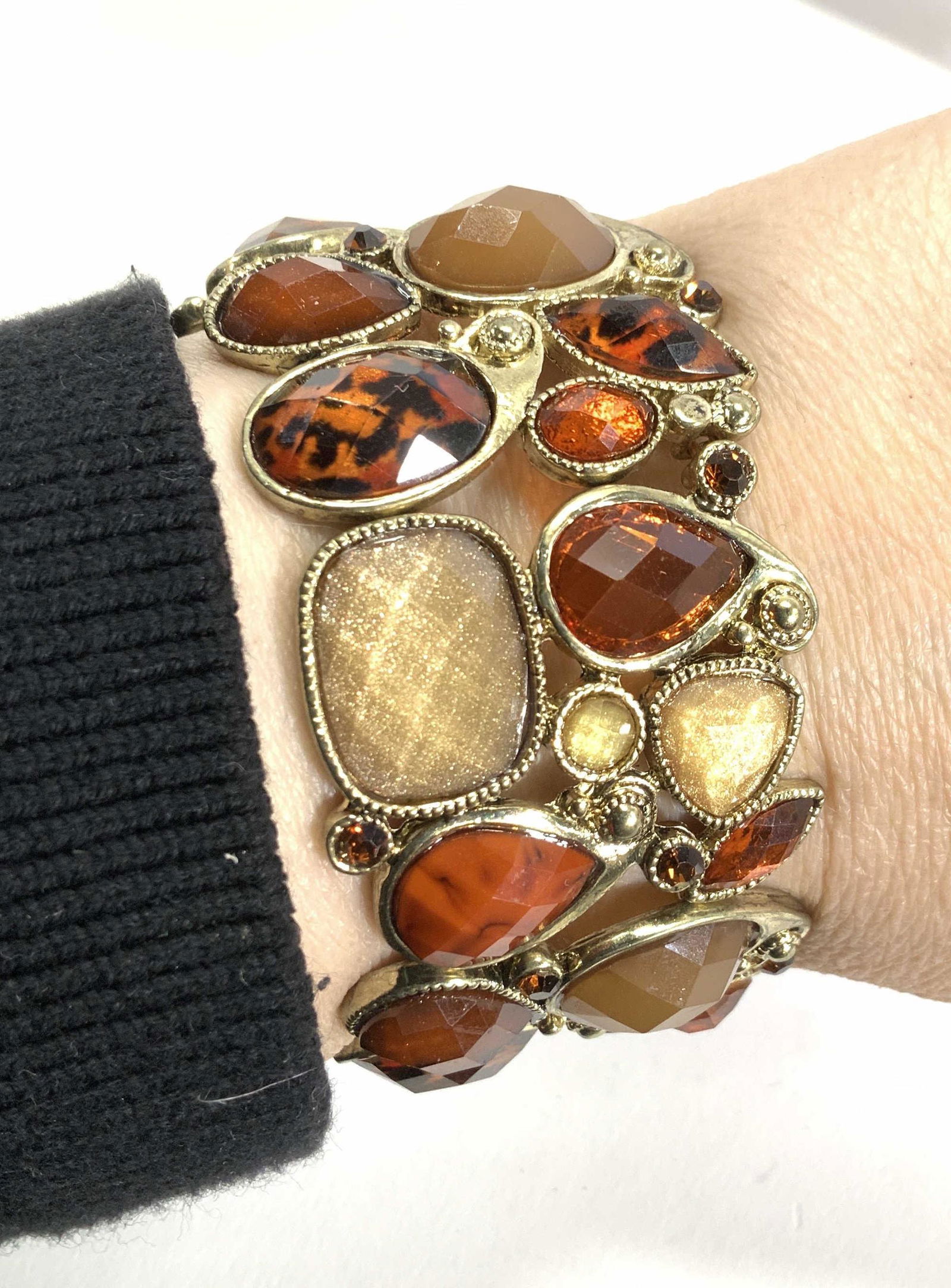 Chunky Gold Tone and Bead Stretch Bracelet (1 of 5)