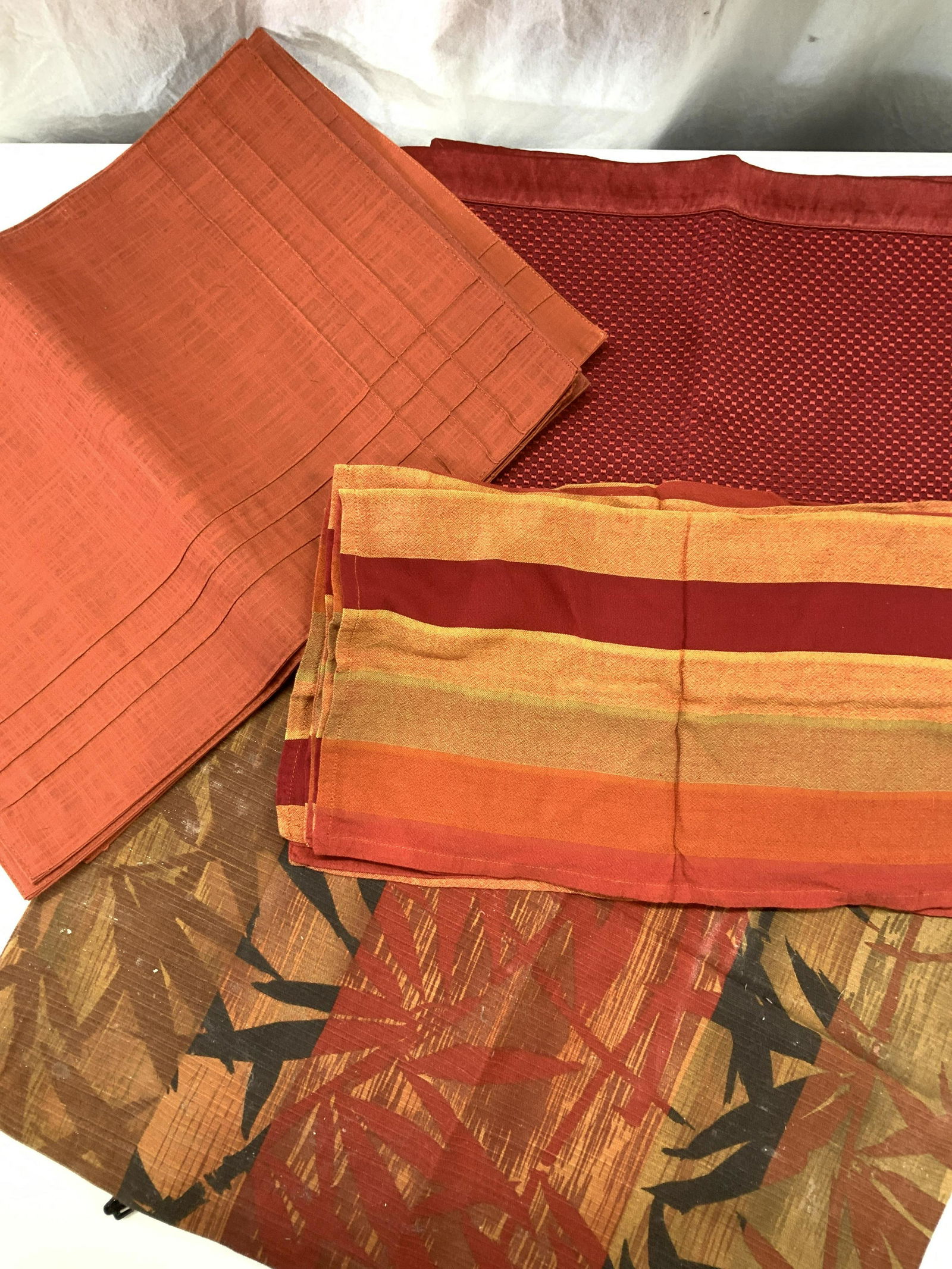 Grp 18 Table Linens, Placemats & Napkins (1 of 9)