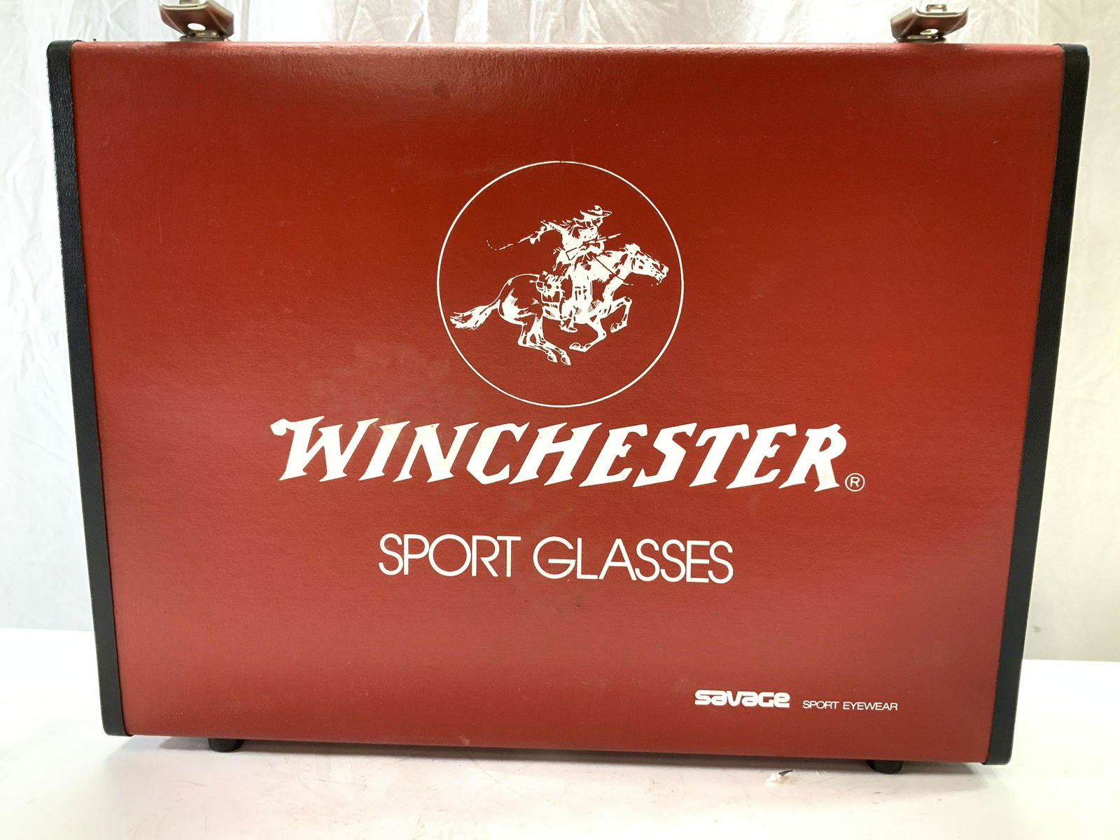 WINCHESTER SPORT GLASSES Red Suitcase w Keys (1 of 7)