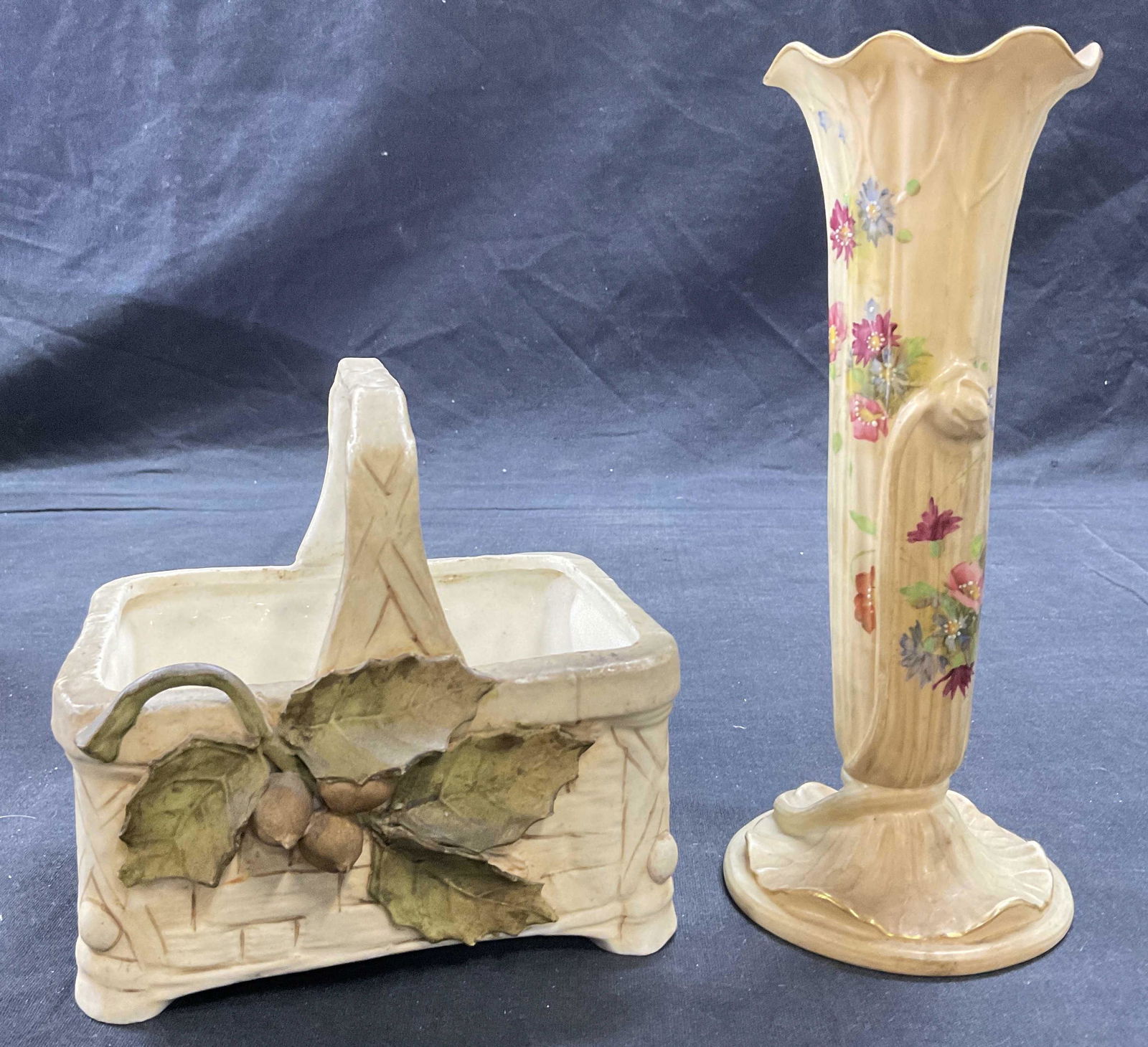 Lot 2 Tabletop Porcelain Decor (1 of 6)