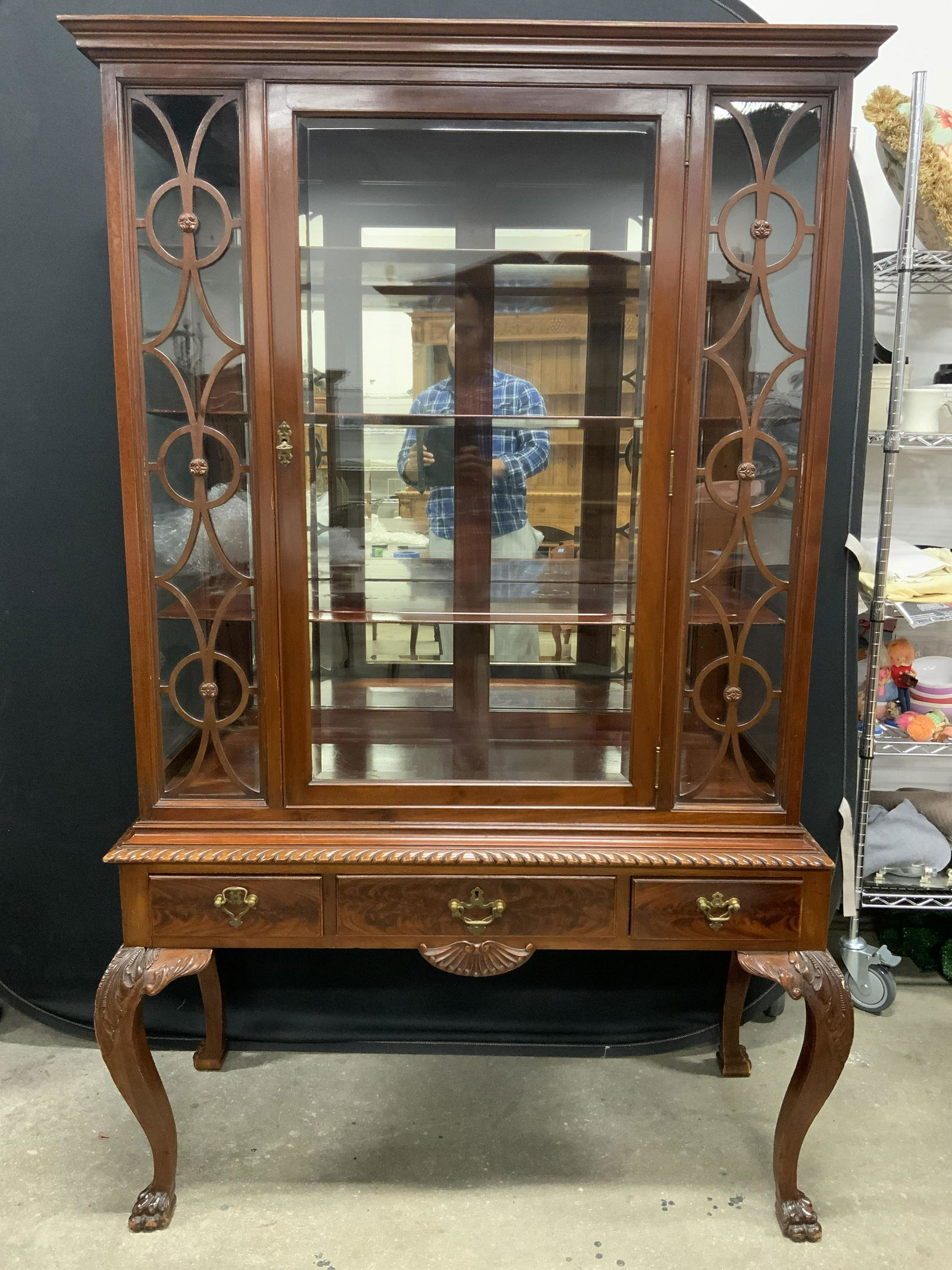 Vintage Queen Anne Wooden Curio Cabinet (1 of 13)