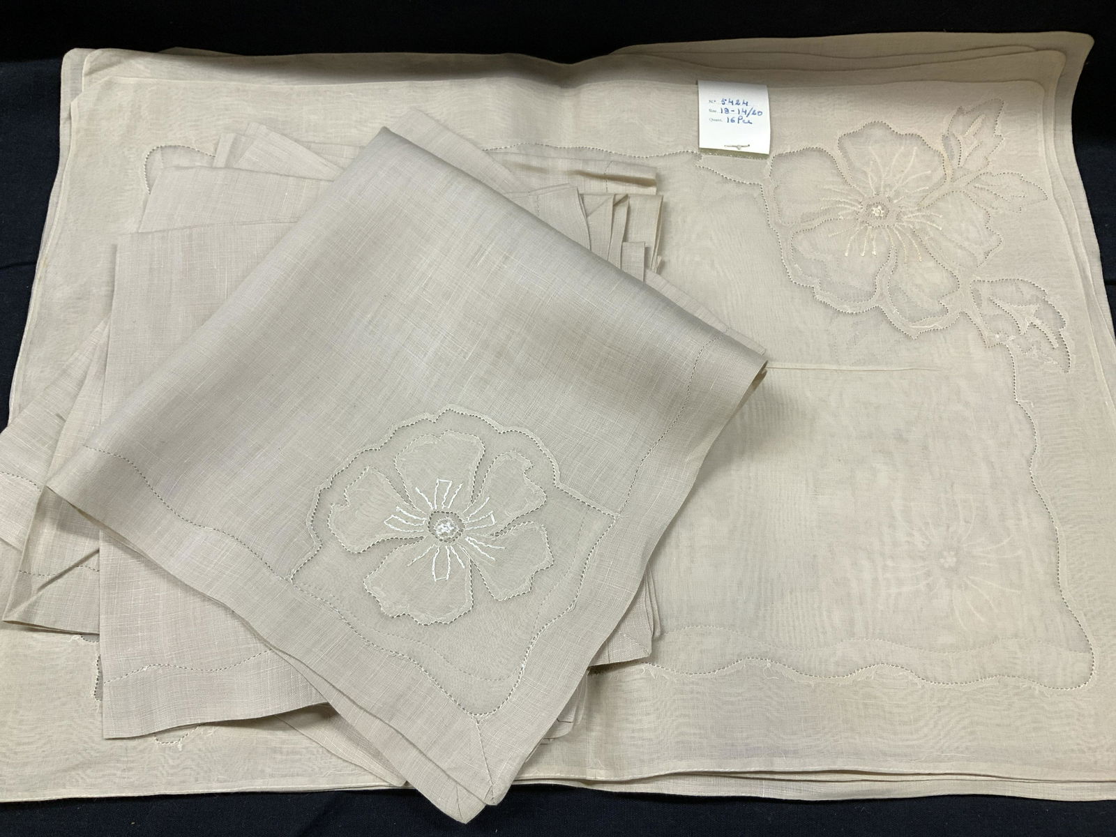 Table mats  and Dinner Napkin Set 16, new Portugal (1 of 6)