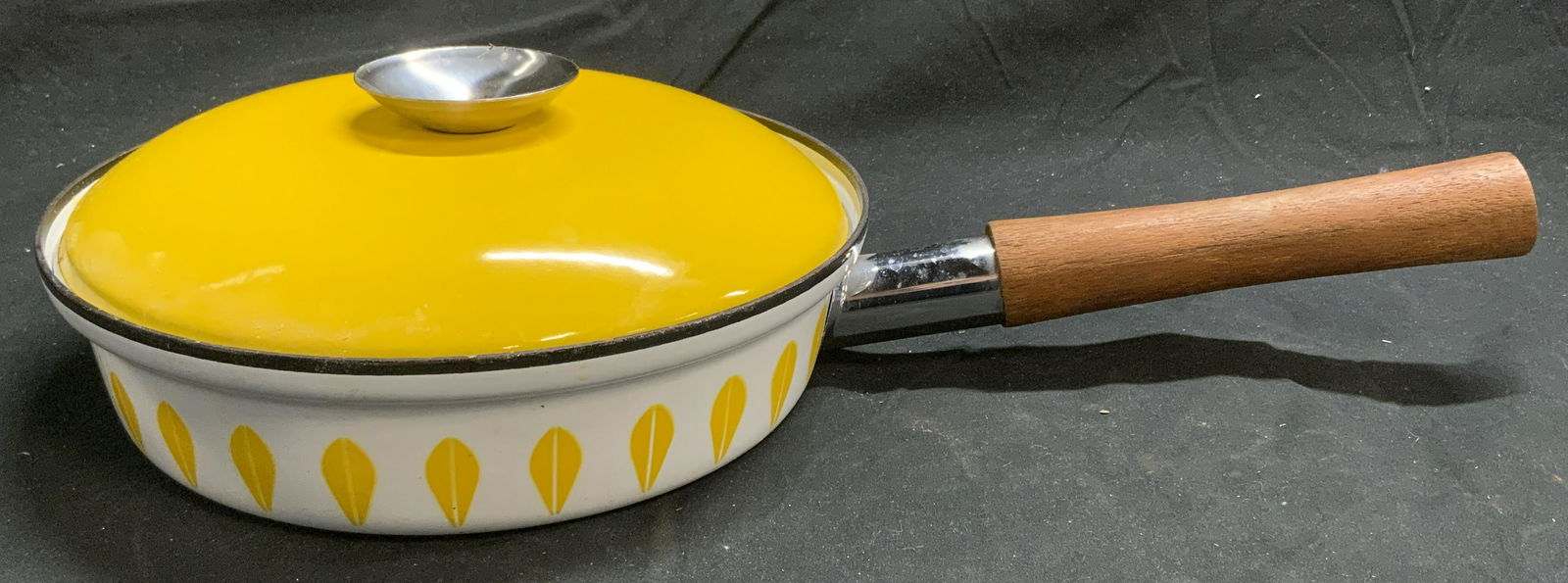 Vintage CATHERINE HOLM Yellow Enamelware Pan & Lid (1 of 6)