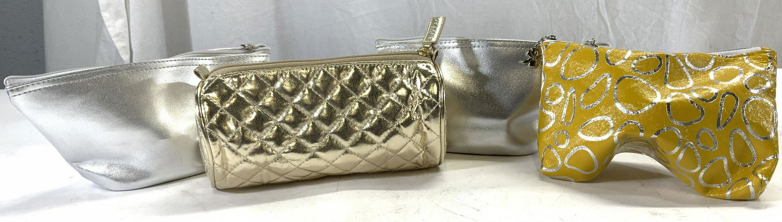 Lot 4 Assorted Coin Purses (1 of 6)