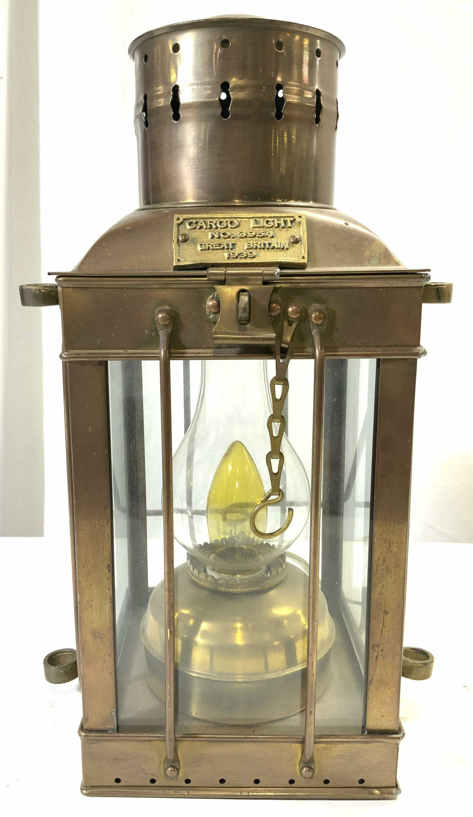 CARGO LIGHT NO 3954 Vntg Lantern Great Britain (1 of 8)