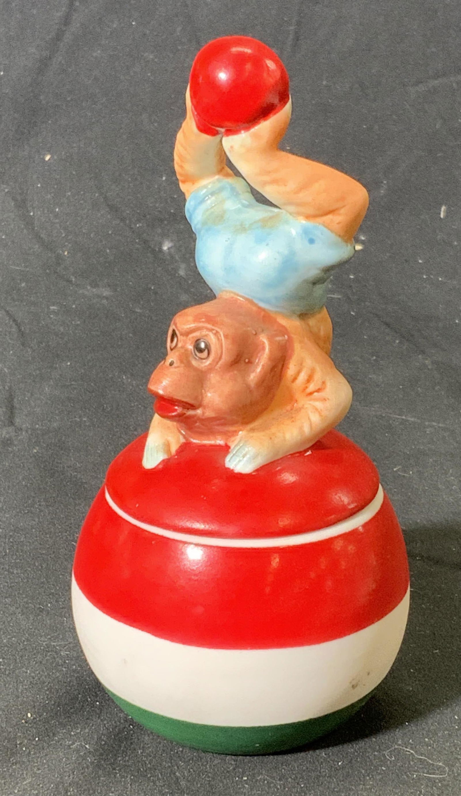 Vtg Circus Monkey Ceramic Salt & Pepper Shakers (1 of 9)