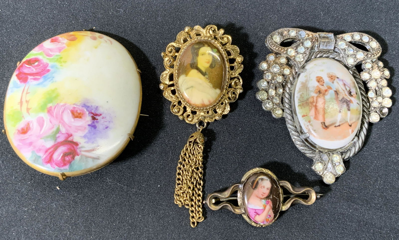 Group 4 Vintage Cameo & Floral Brooches & Clip (1 of 10)