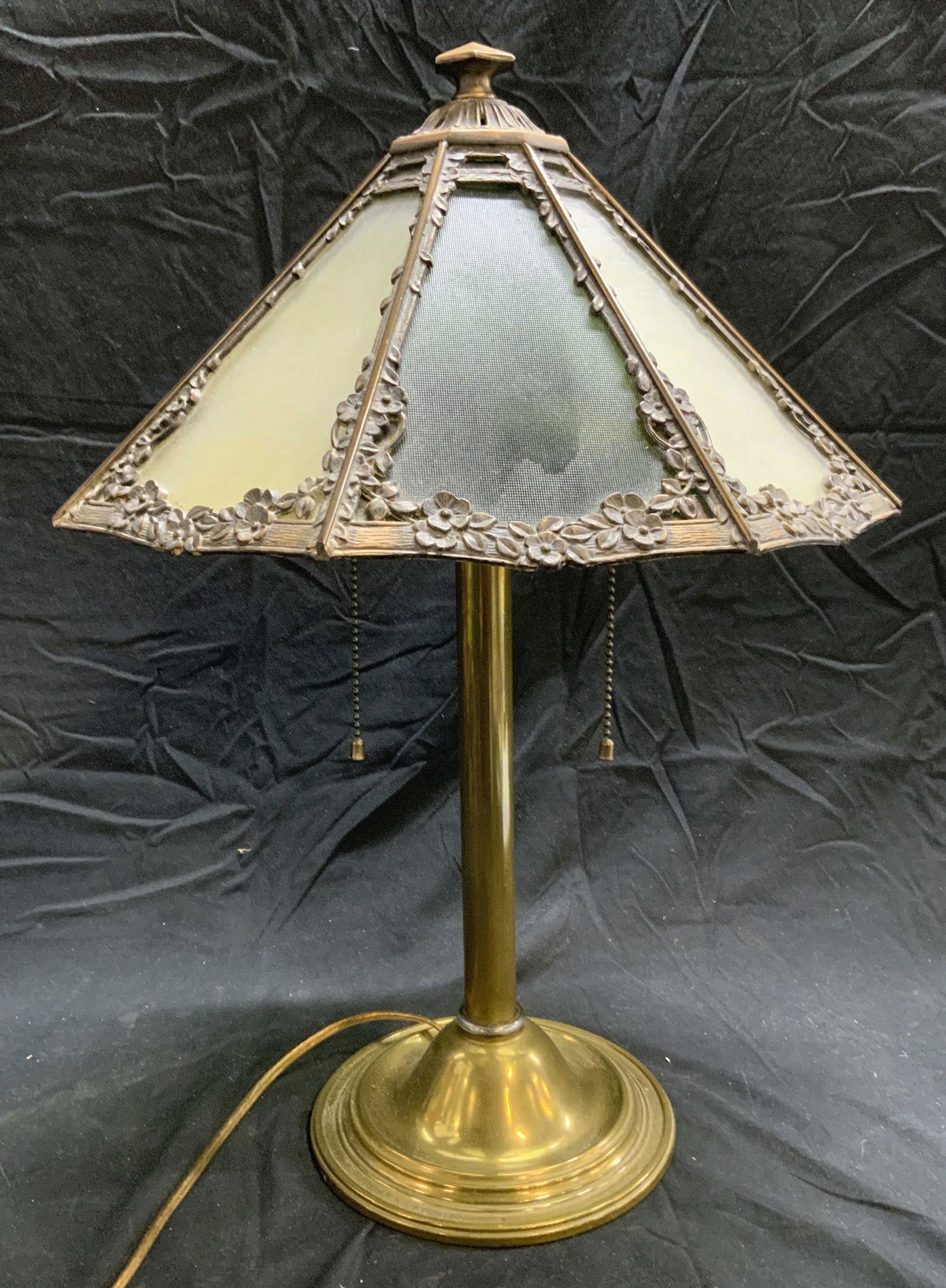 Tiffany Style Brass Table Lamp (1 of 7)