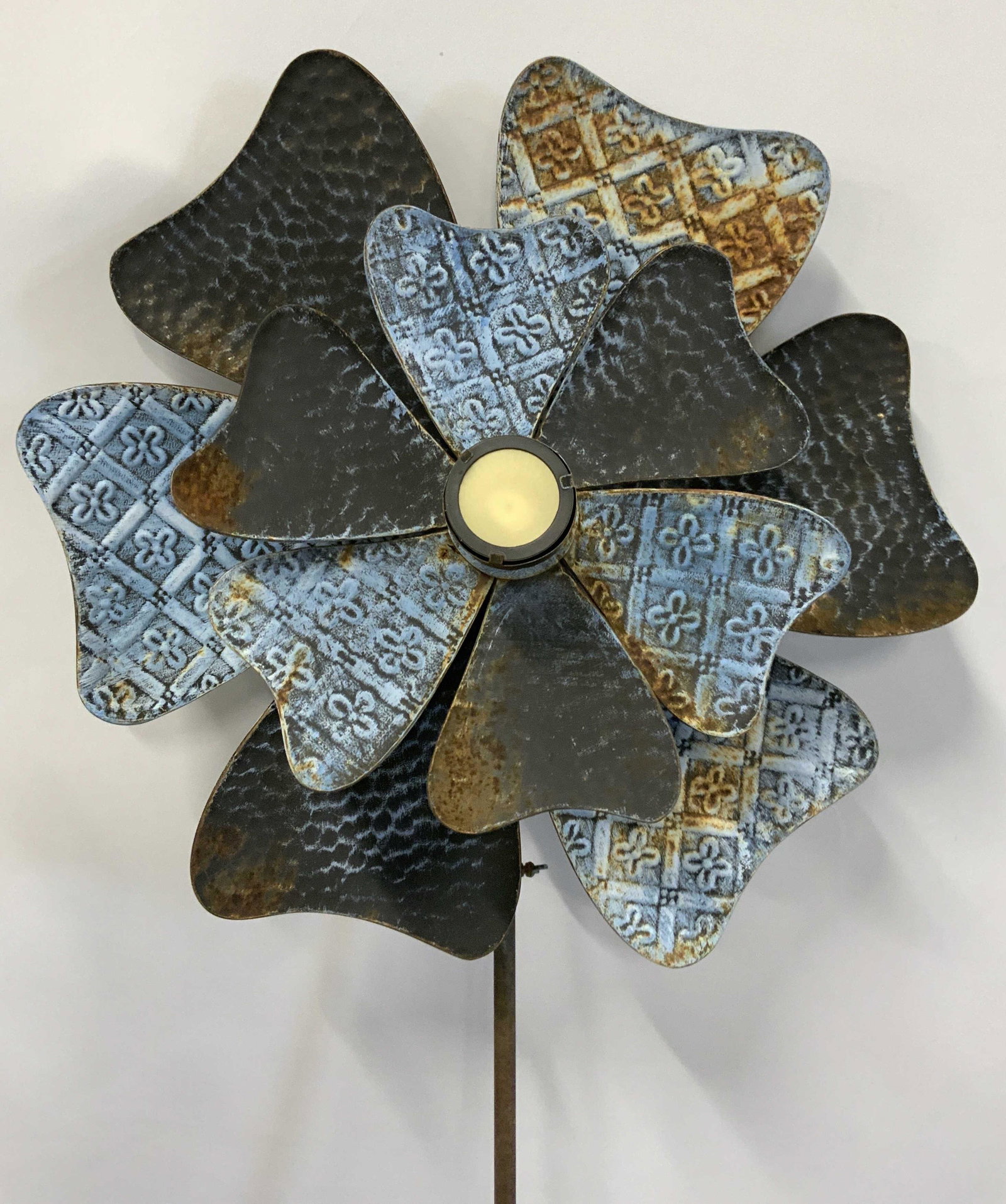 XL Kinetic Flower Garden Solar Light Ornament: XL kinetic sculptural flower form garden/lawn ornament with solar light. Painted blue metal. Surface wear consistent with exposure. Light not tested for function. Measures approx. 62 inches tall and 2