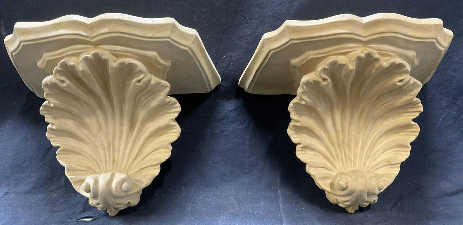 Decorative Plaster Wall Shelves (1 of 6)