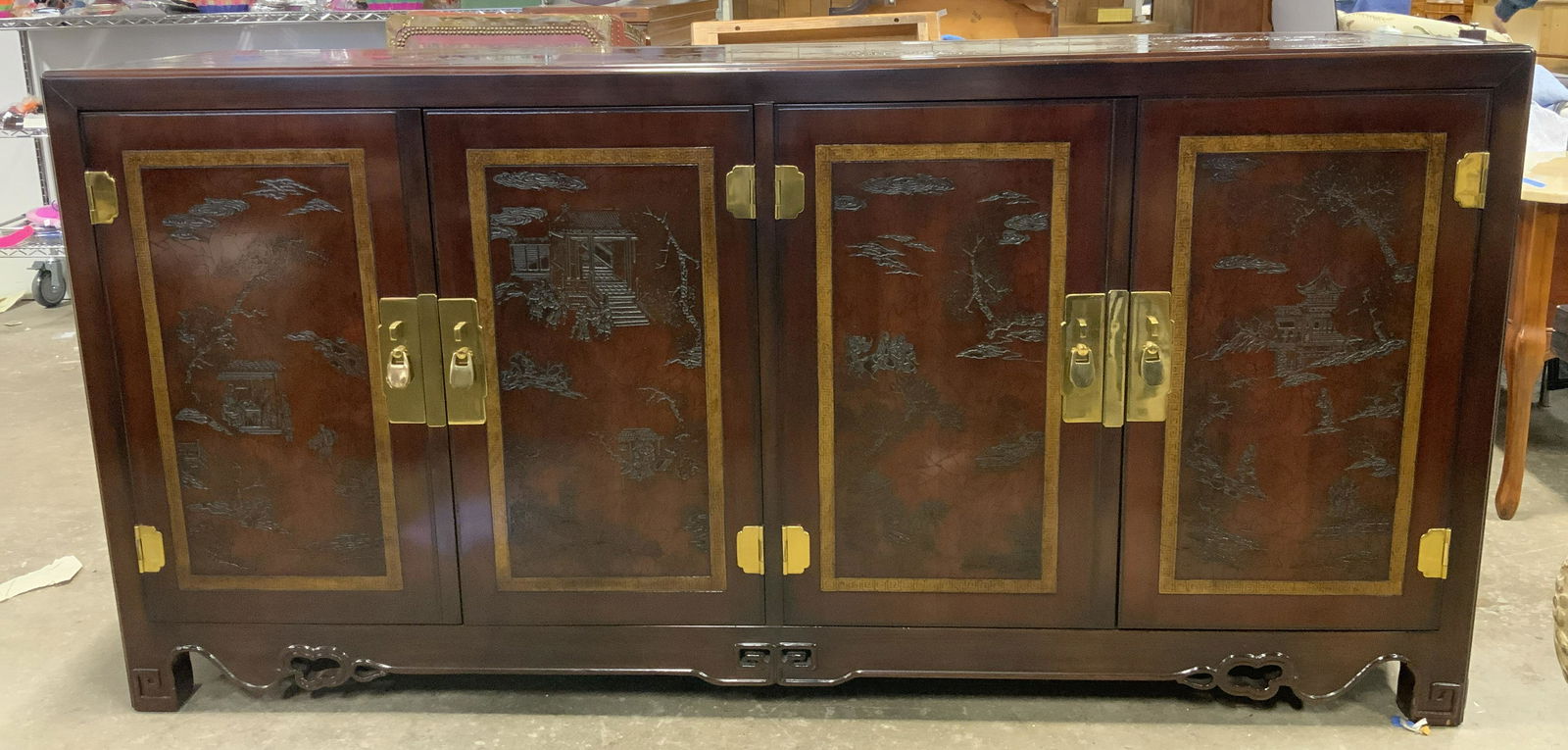 DREXEL HERITAGE Carved Wooden Buffet (1 of 11)