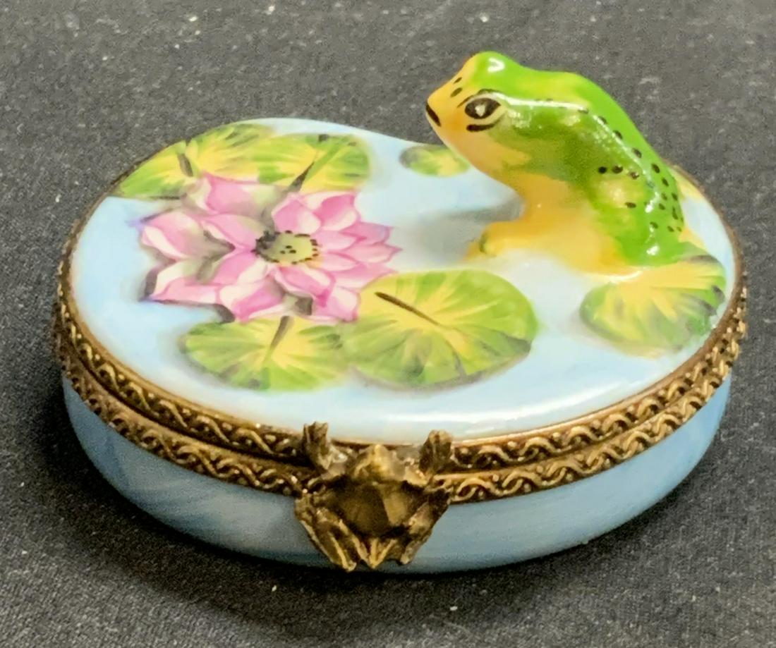Limoges France Frog & Lily Pad Porcelain Pill Box