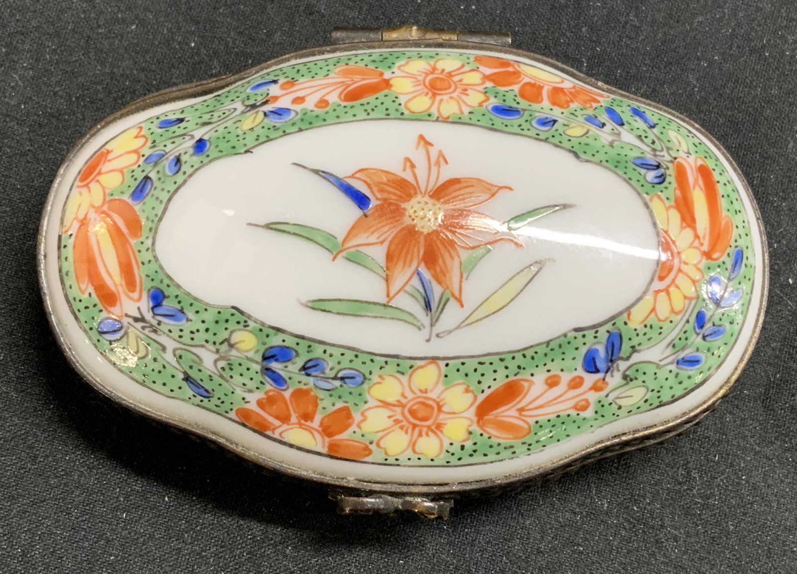 Signed Vintage Floral porcelain Pill Box: Signed vintage porcelain pill box with floral motif. Measures approx. 2.5 x 1.75 inches. In good condition. Signed to underside, illegible. Pill box, porcelain pill box, floral pill box, table decor, 