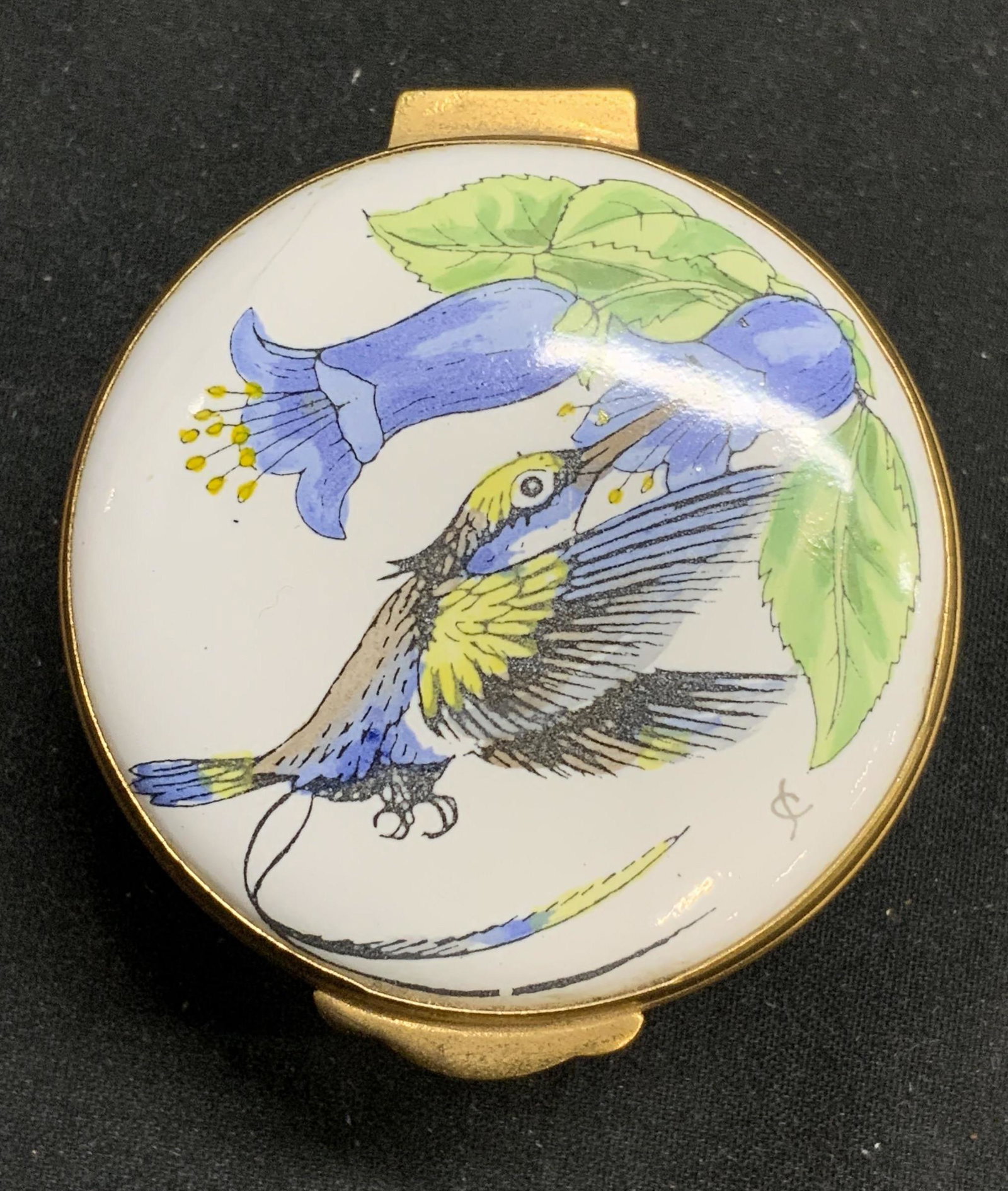 CRUMMLES England Enamel Hummingbird Pill Box: CRUMMLES & Co enameled Metal pill box with hummingbird motif. Trademarked to underside. Measures approx. 1.75 inches diameter and 1 inch tall. In good condition. Made in England. CRUMMLES, CRUMMLES en