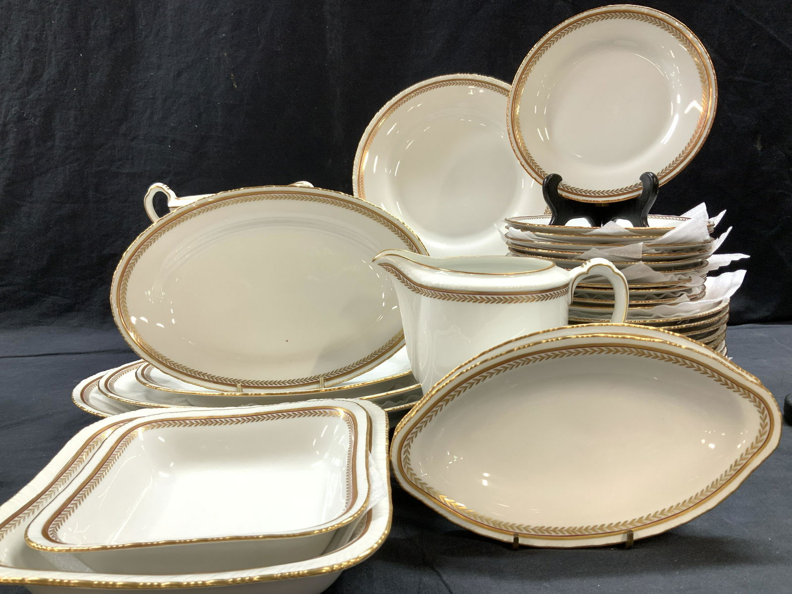 RORSTRAND Sverige Swedish Fine Bn Chinaware 57 pc: Rorstrand luxury Swedish Fine Bone Chinaware Set of 12 dinner plates 9.75 in., 12 soup bowls 9.75 in., 4 oval serving platters, larger measures 15 x 10 in. , 2 square serving bowls , 2 oval appetizer