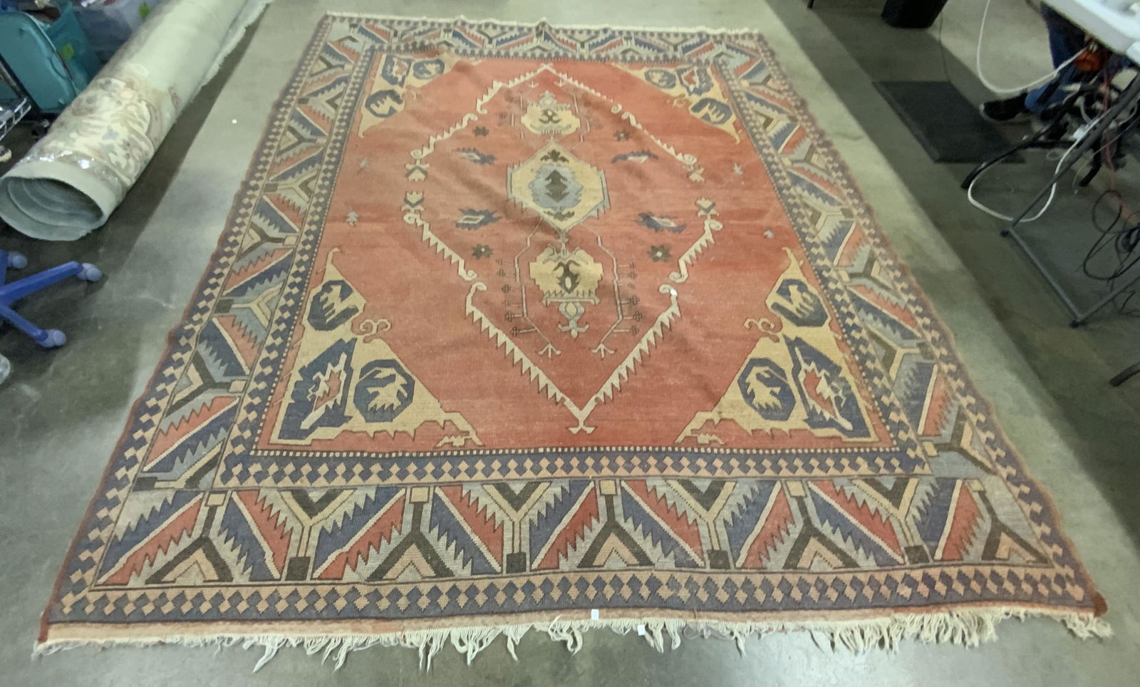 Room Sized Geometric Pattern Fringe Trim Rug (1 of 13)