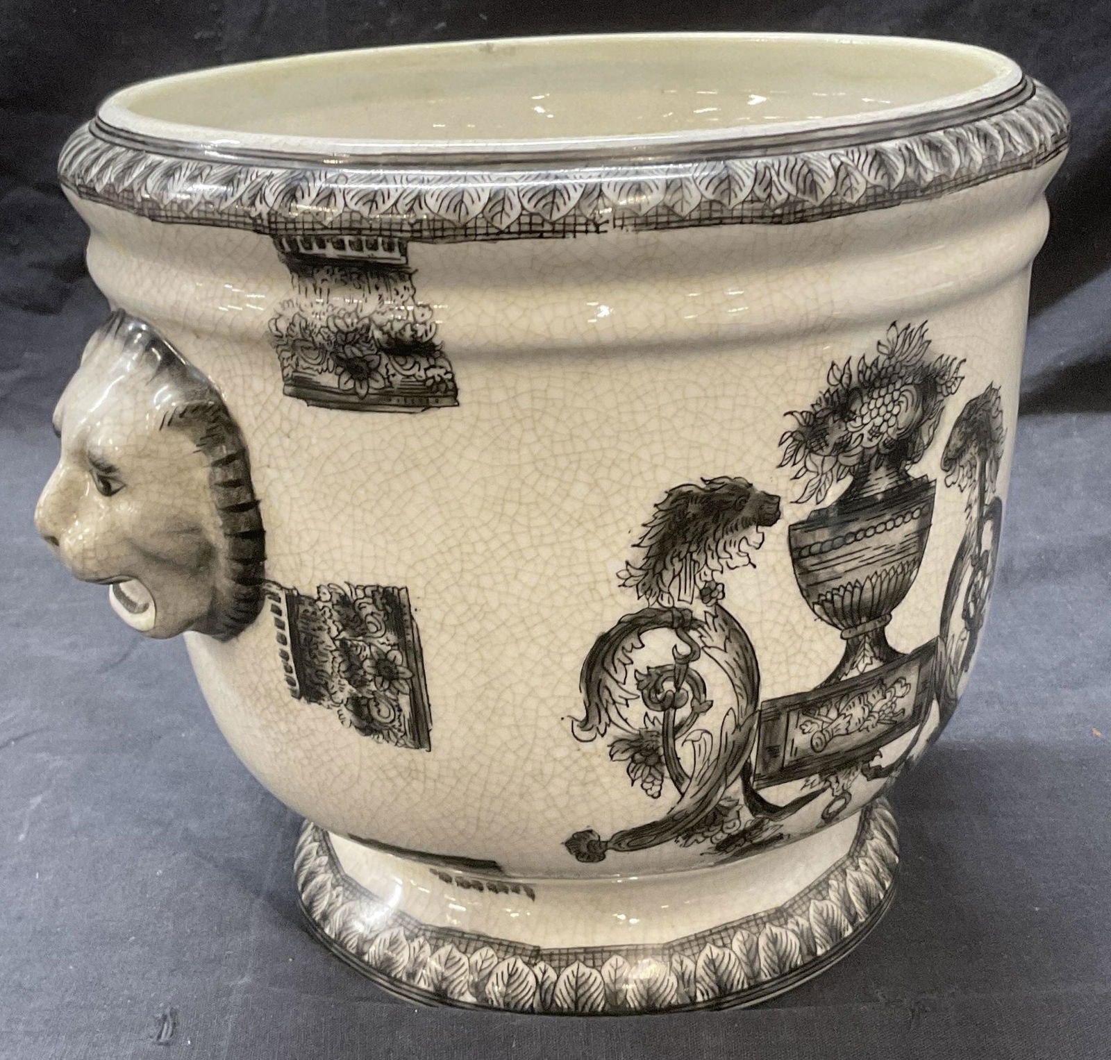 United Wilson Porcelain Lion Head Vessel Cache Pot (1 of 7)