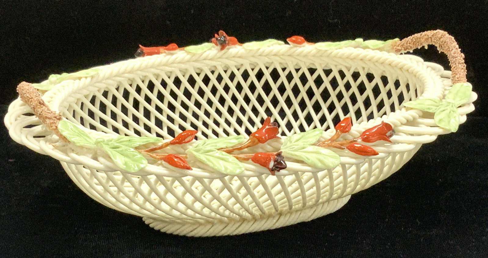 BELLEEK Lmt Ed Bouquet Porcelain Basket Ireland: Luxury Fine bone porcelain , Belleek from Ireland, The oldest and tiniest Irish Porcelain Company, over 150 years of artistic porcelain ware. This is their 2000 collectible Holiday Annual Basket . Bas
