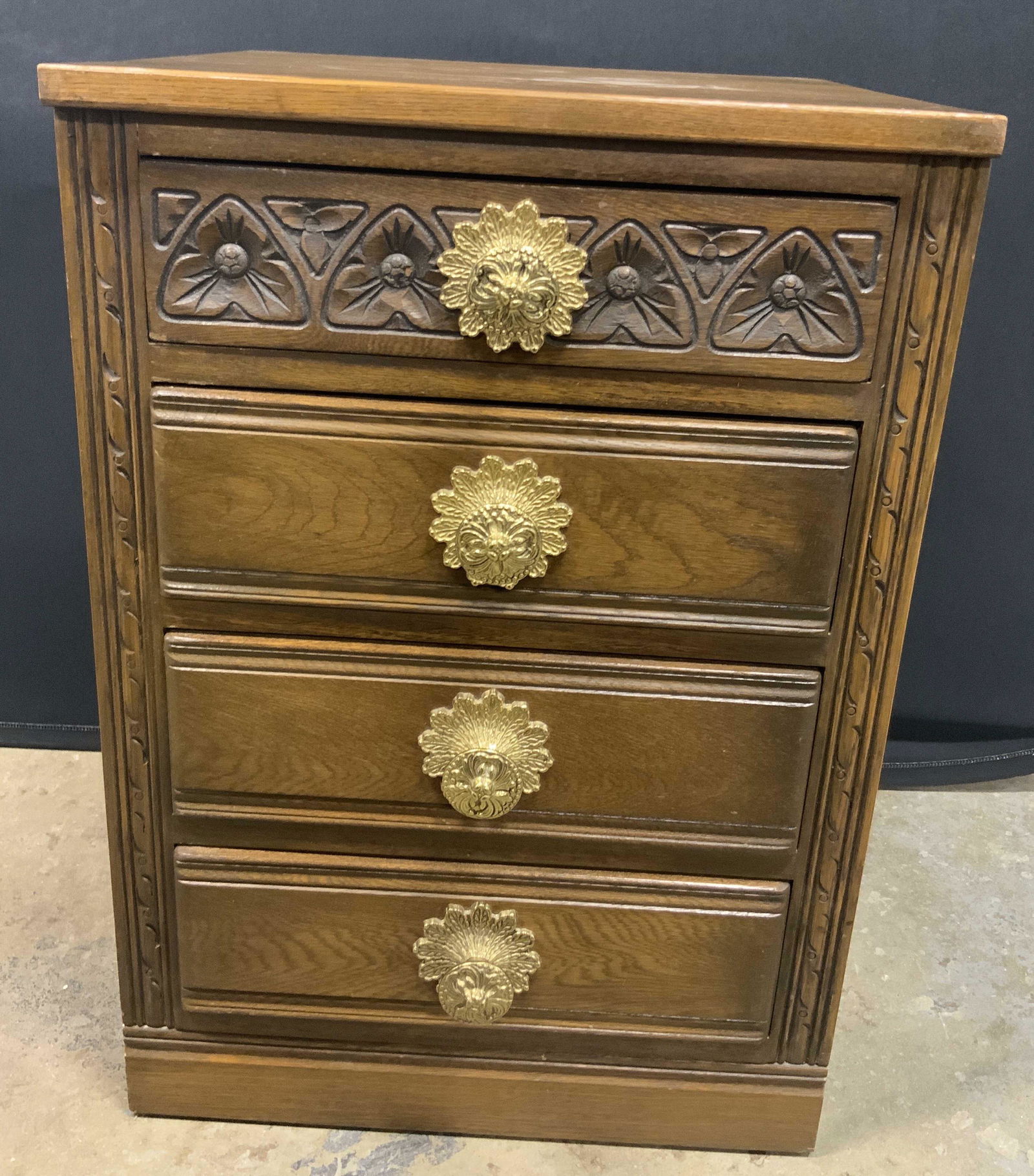 OLD CHARM FURNITURE WOOD BROS Chest of Drawers (1 of 19)