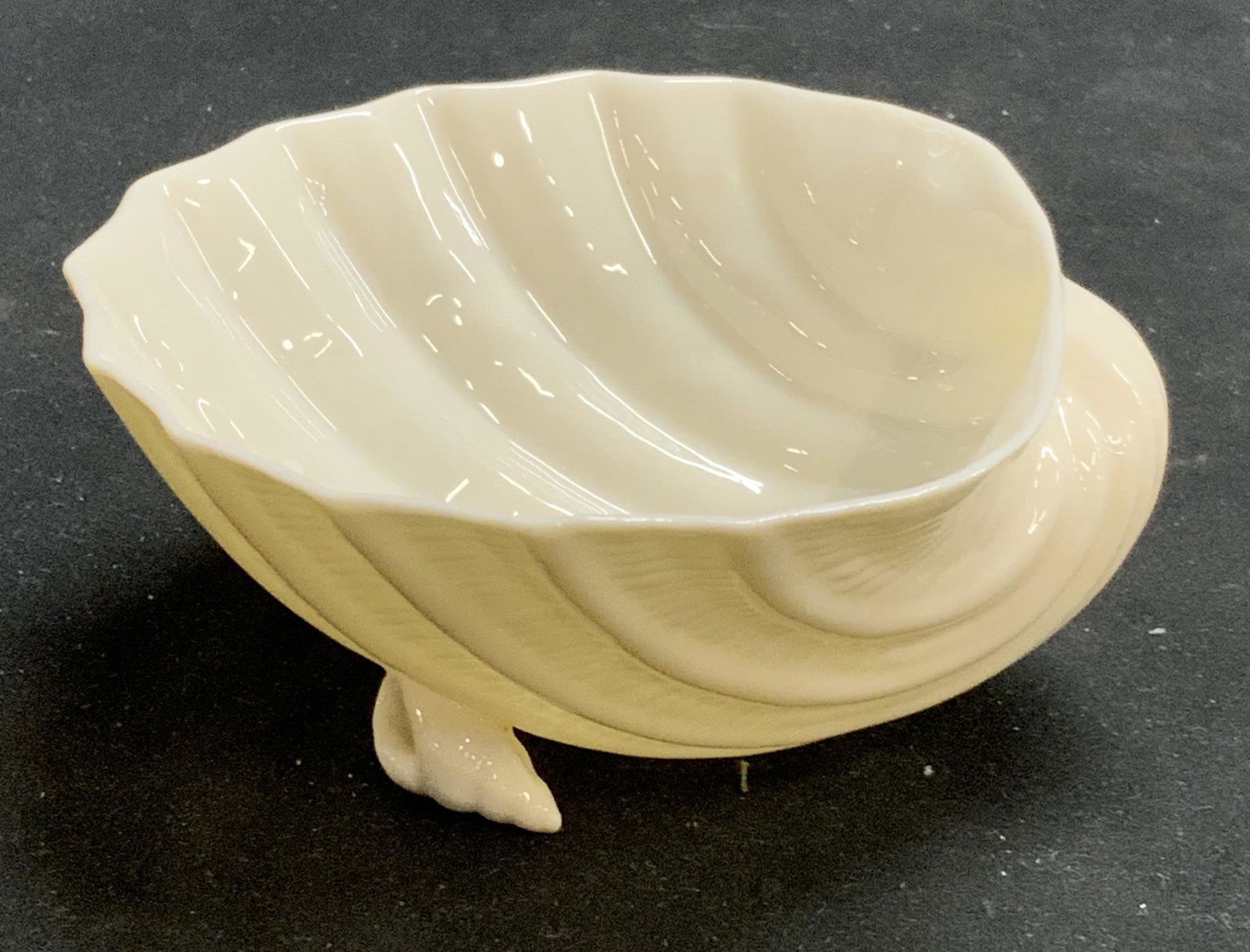 Vintage BELLEEK China Seashell Dish (1 of 6)