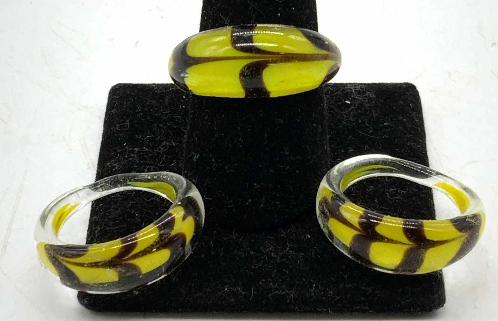 Set 3 Yellow & Black Lucite Rings, Jewelry (1 of 7)