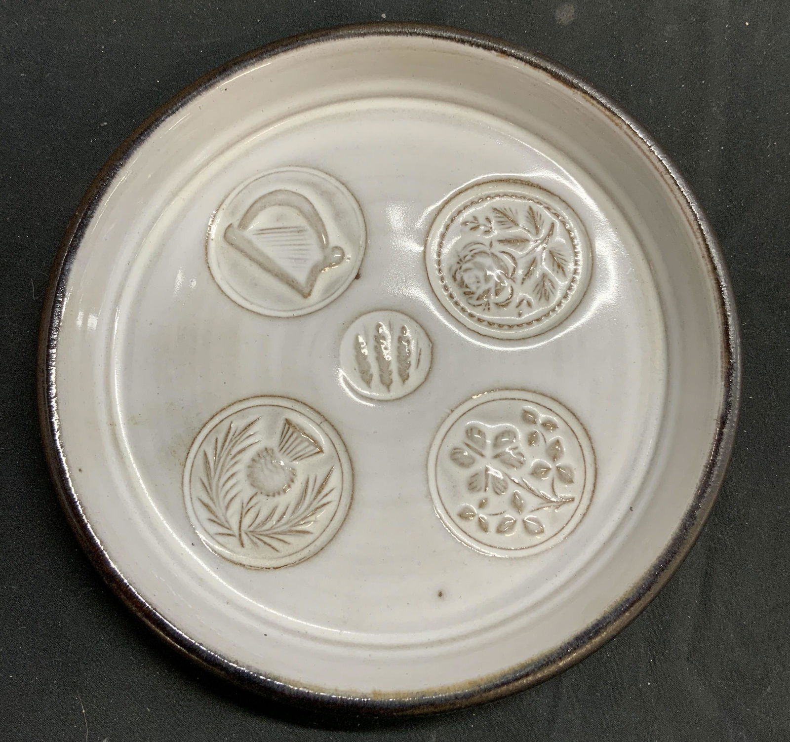 SIMON PEARCE Embossed Ceramic Dish, Ireland (1 of 6)