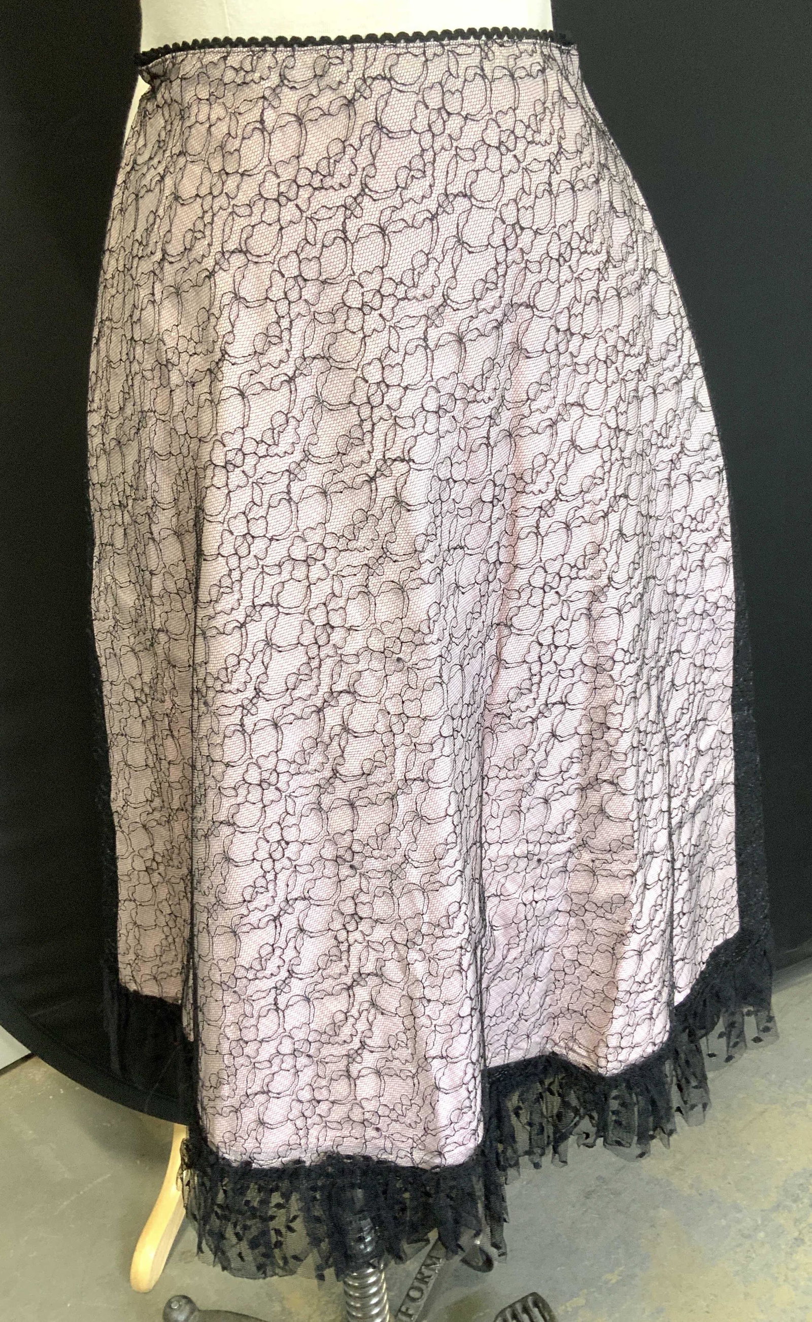 Corey Lynn Calter Lace over Pink Gingham Skirt: Cute vintage skirt, pink and white cotton gingham with black lace overlay, hem riffle with polka deign. Size 4, 28 in long. Vintage wear, Estate wear, Brooklyn vintage chic fashion, skirt, Lace wearab