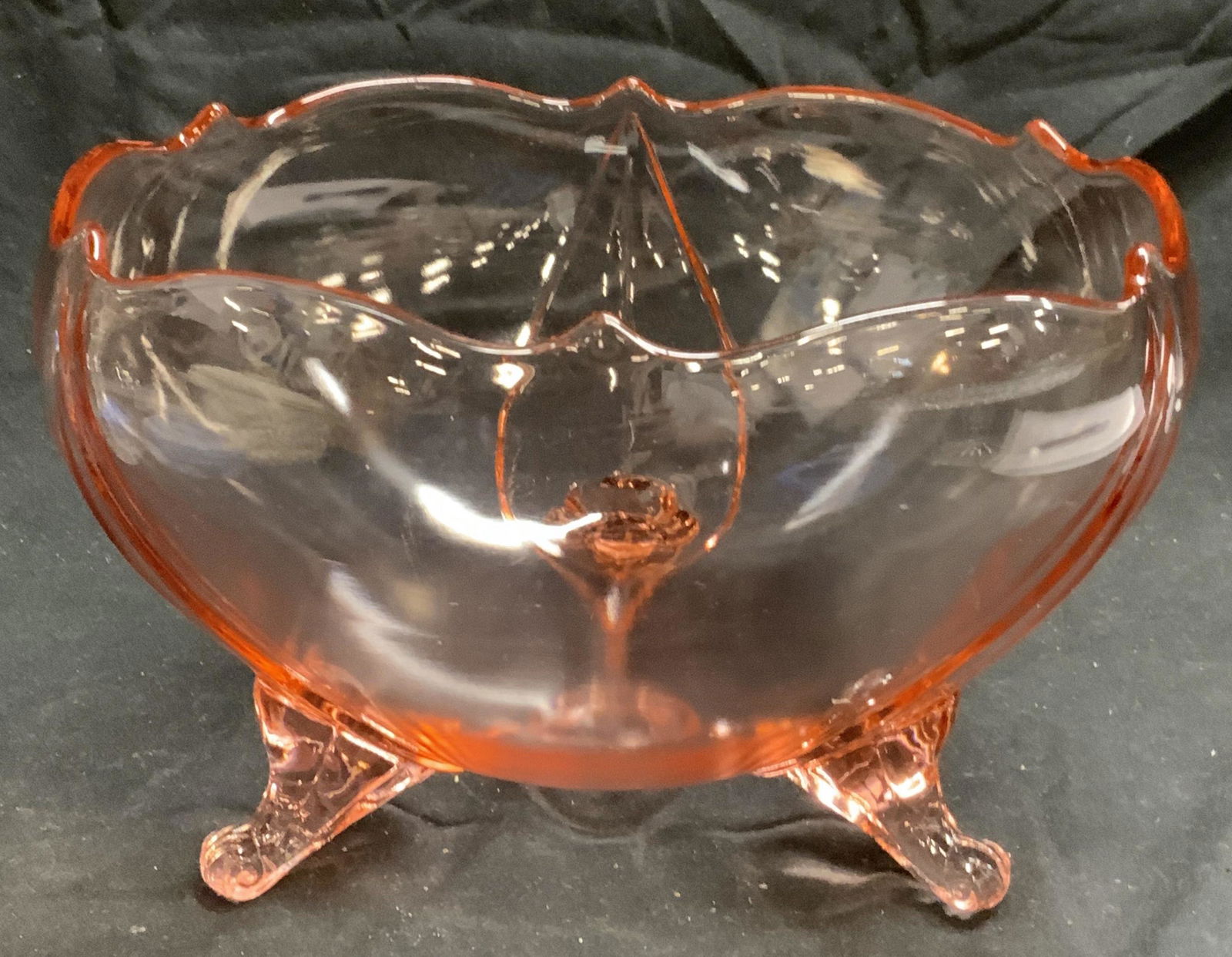 Pink Glass Centerpiece Bowl: Pink glass centerpiece bowl. Measures approx. 8.25 inches diameter and 5.25 inches tall. In good condition. Glass bowl, pink bowl, pink glass bowl, table decor, table accessories, home decor, home acc