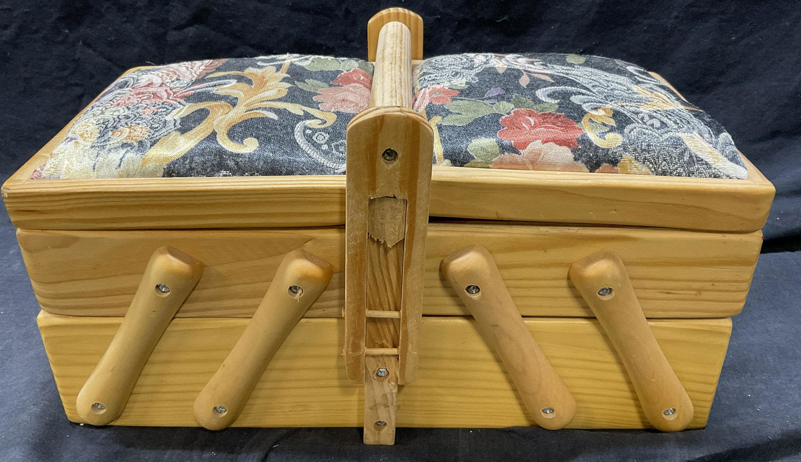 Vintage Wooden Sewing Box W Thread (1 of 8)