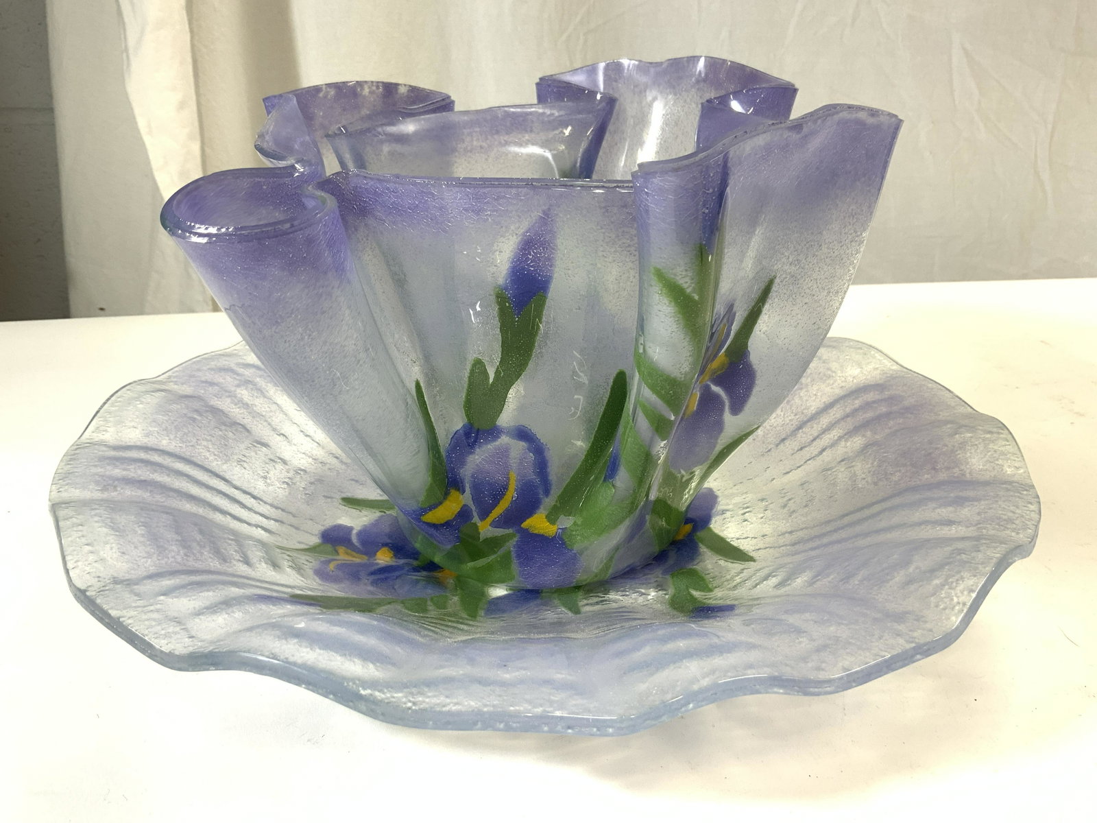 Lot 2 Floral Handkerchief Glass Vase & W Plate (1 of 6)