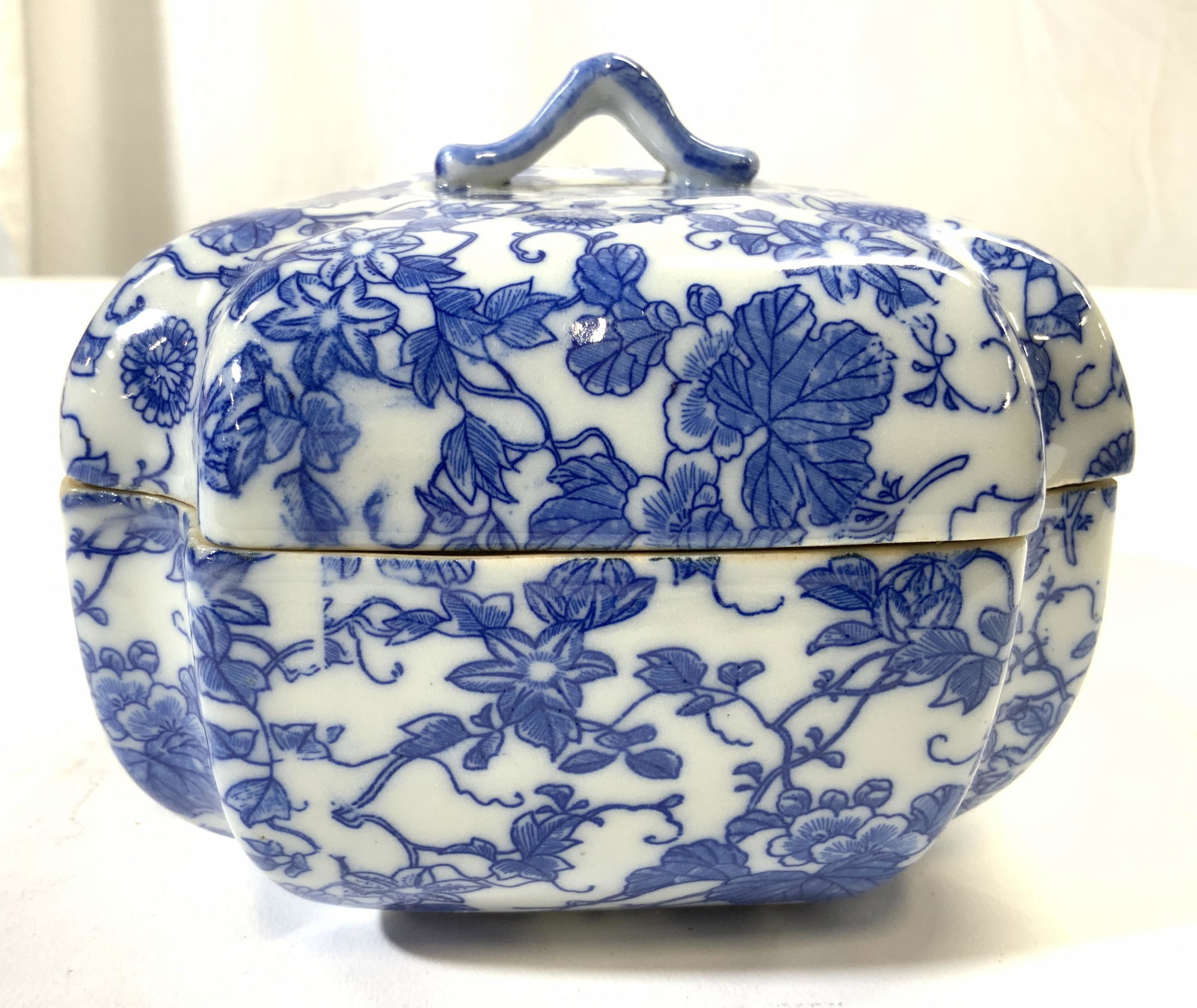 Lidded Porcelain Dish W Floral Detail (1 of 6)