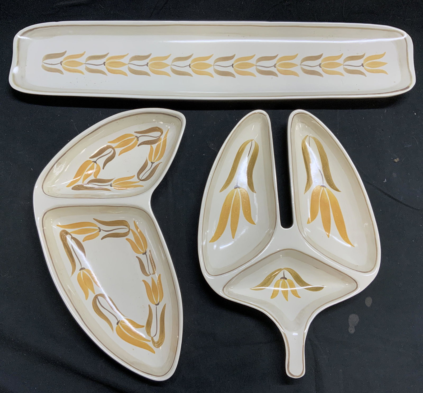 Set 3 Vtg RED WING Tulip Pattern Trays (1 of 7)