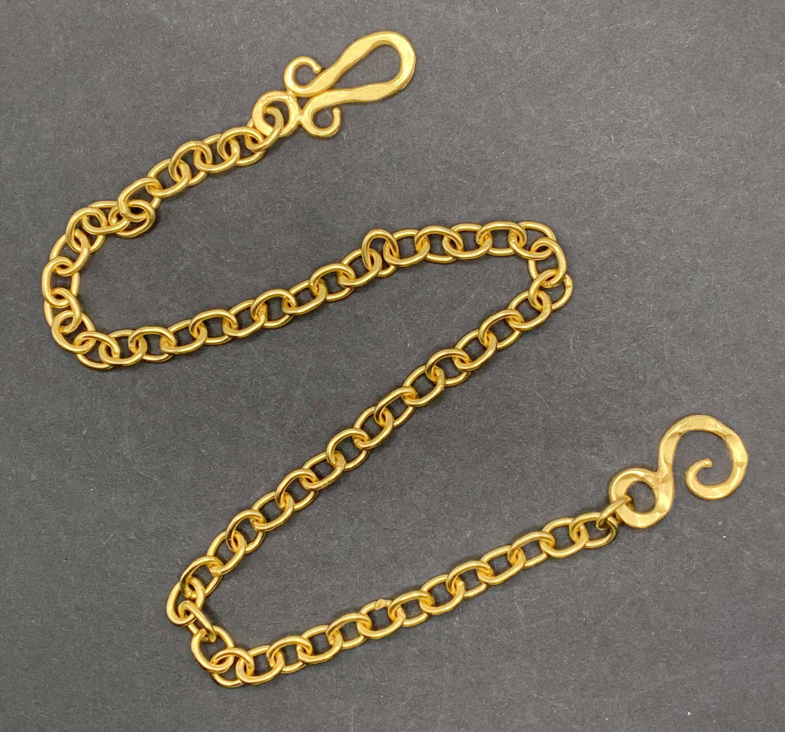 Vintage Gold Tone Cable Chain Necklace, Jewelry: Vintage cable chain choker necklace with S Hook clasp. Necklace measures approx. 18 inches long. Vintage necklace, vintage choker, vintage chain necklace, cable chain necklace, ladies wearable accesso