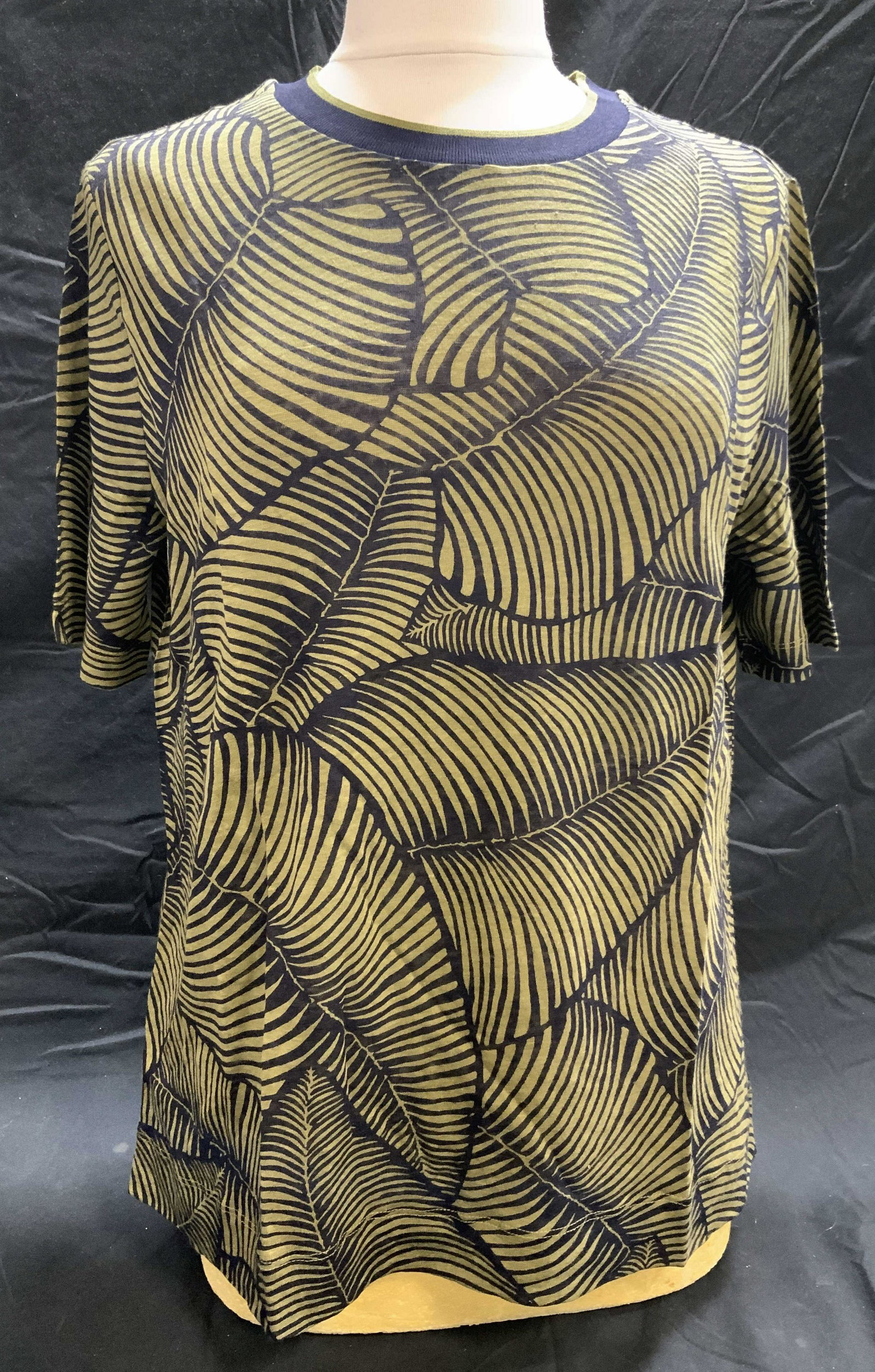 ANN TAYLOR Tropical Abstract Print Linen Top NWT: Ann Taylor tropical abstract print short sleeve linen top. Size XL. New with tag. Ann Taylor, Ann Taylor top, ladies designer top, ladies designer tee shirt, ladies designer linen top, ladies shirt sl