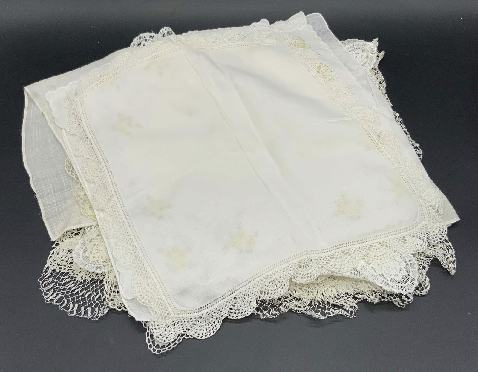 Group Lot Table Napkins & Linens, Floral & More (1 of 9)