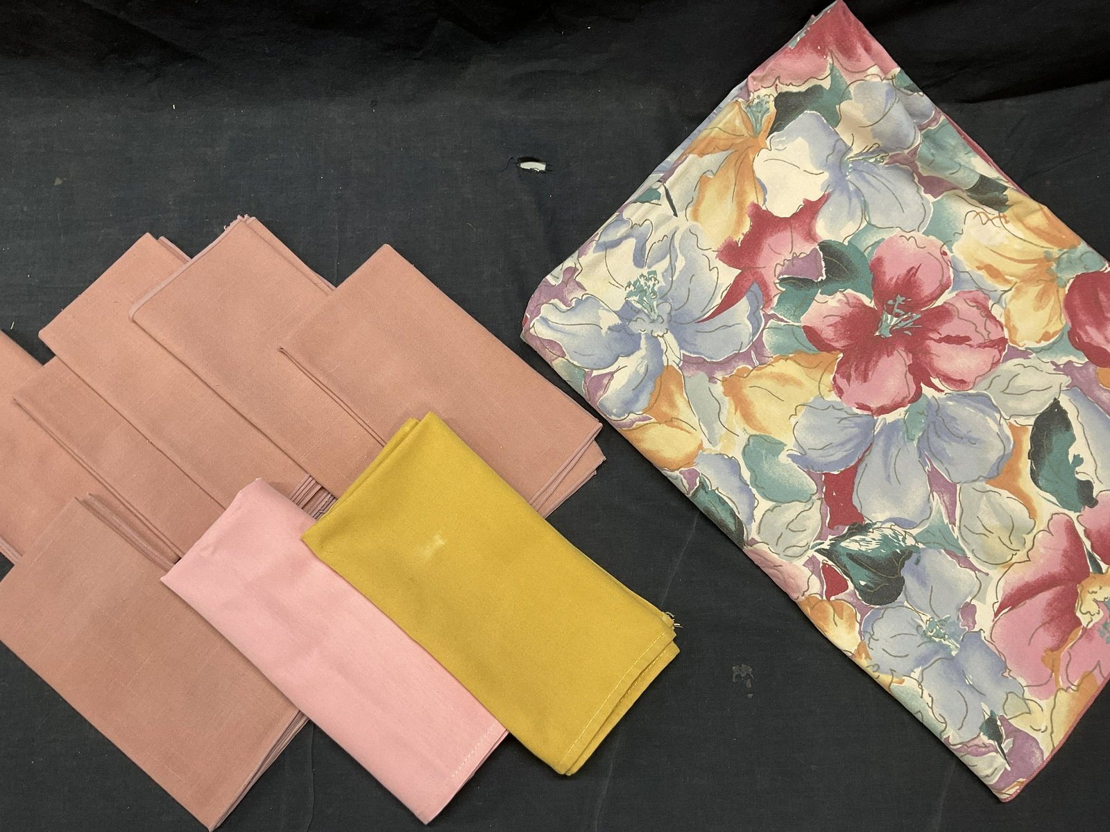 Lot 9 Fabric Table Top Wares, Napkins &Table Cloth (1 of 6)
