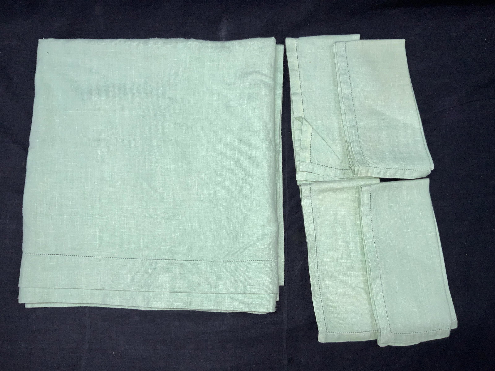 Mint Green Table Cloth & 4 Hand Towels: Lot of 6 table accessories. All mint green in color. 1 Tablecloth at 4ft x 4ft and 4 towels at 13 x 15 inches. Minor blemishes to tablecloth. Mint green tablecloth. Tablecloth, kitchen accessories and
