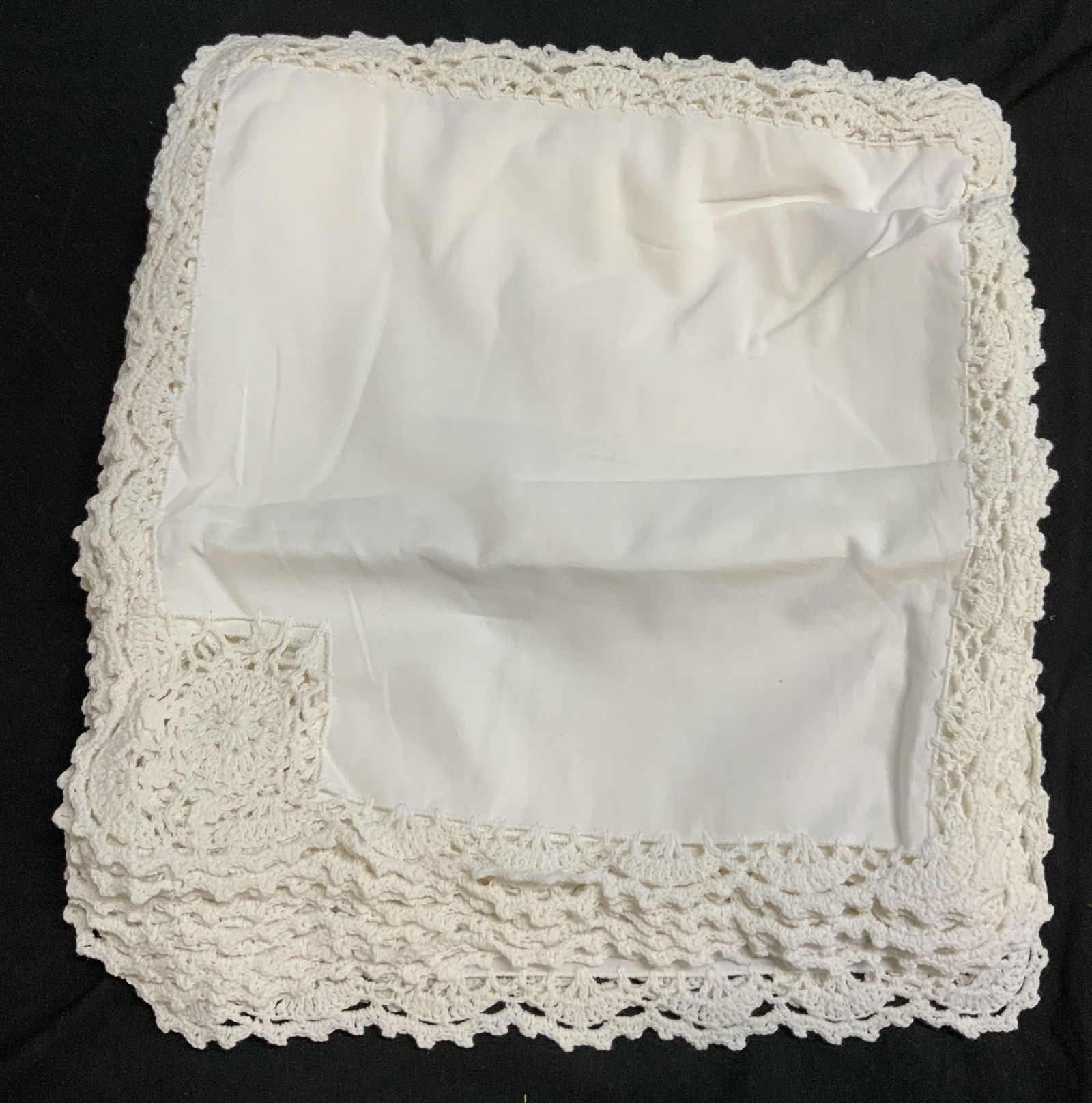 Set 24 BOUTROSS White Tea & Dinner Napkins NIP: Set of 24 BOUTROSS white crochet edge tea and dinner napkins. Includes 12 tea napkins (12.5 x 12.5 inches) and 12 dinner napkins (18 x 19 inches). Material feels like cotton. Both sets new in package.
