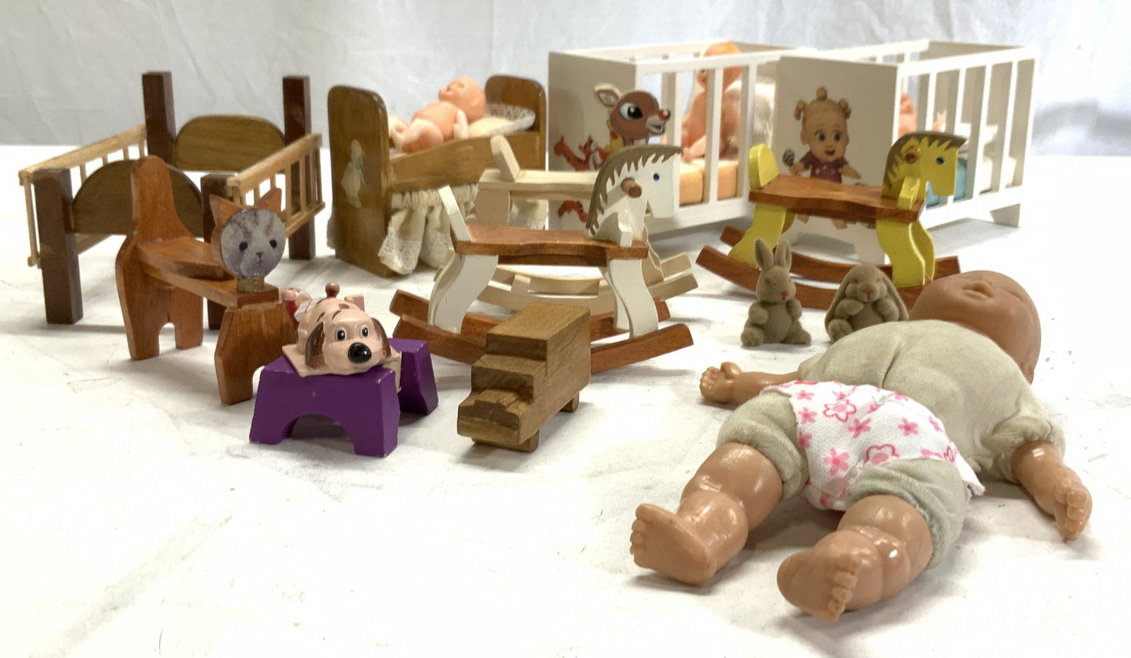 Collect. Wood Vtg Baby Rm Dollhouse Furniture, 20 (1 of 7)
