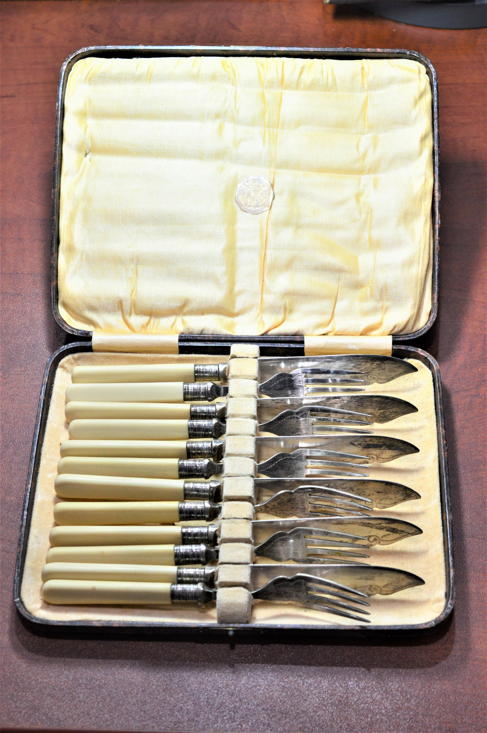 Cardiff & Newport Antique Fish Service Flatware (1 of 6)