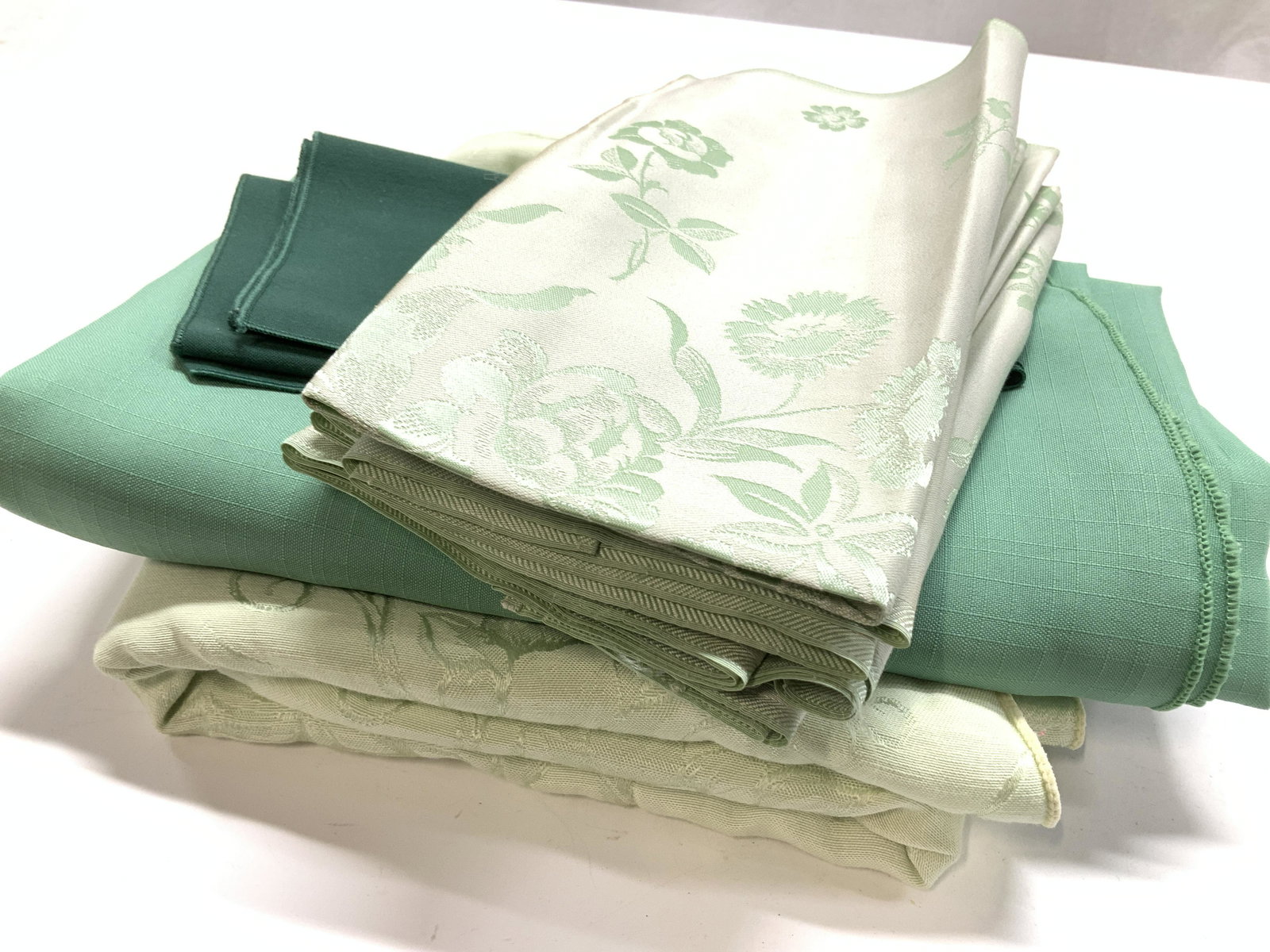 Jacquard Pastel Green Table Napkins, More, 11 (1 of 7)