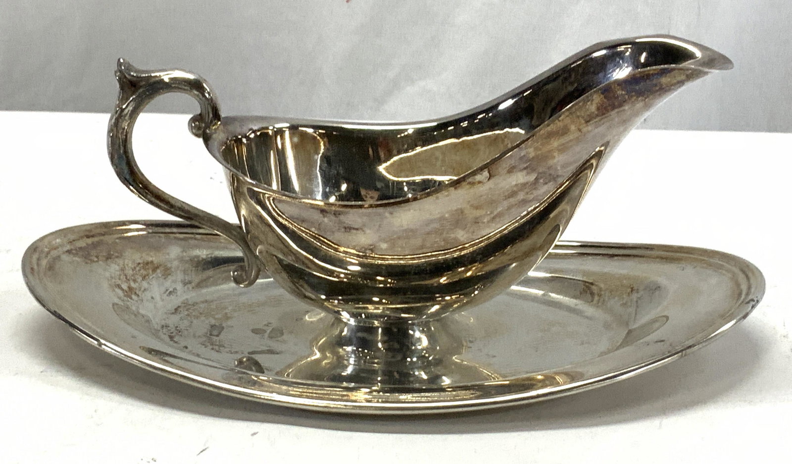 Silver Plate Gravy Boat w Under Plate (1 of 6)