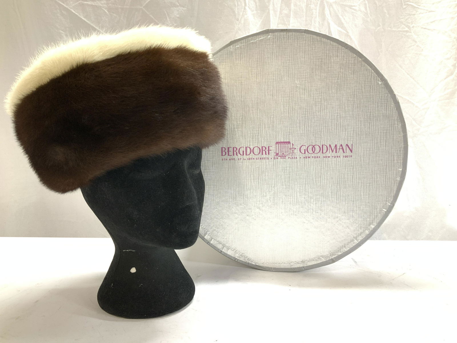 The Fair of Texas Chocolate Mink Hat, Hat Box (1 of 7)