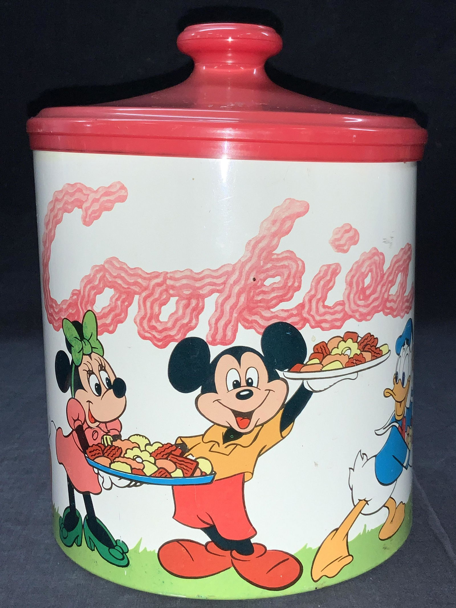 Vintage CHEINCO Mickey Mouse Metal Cookie Jar (1 of 12)