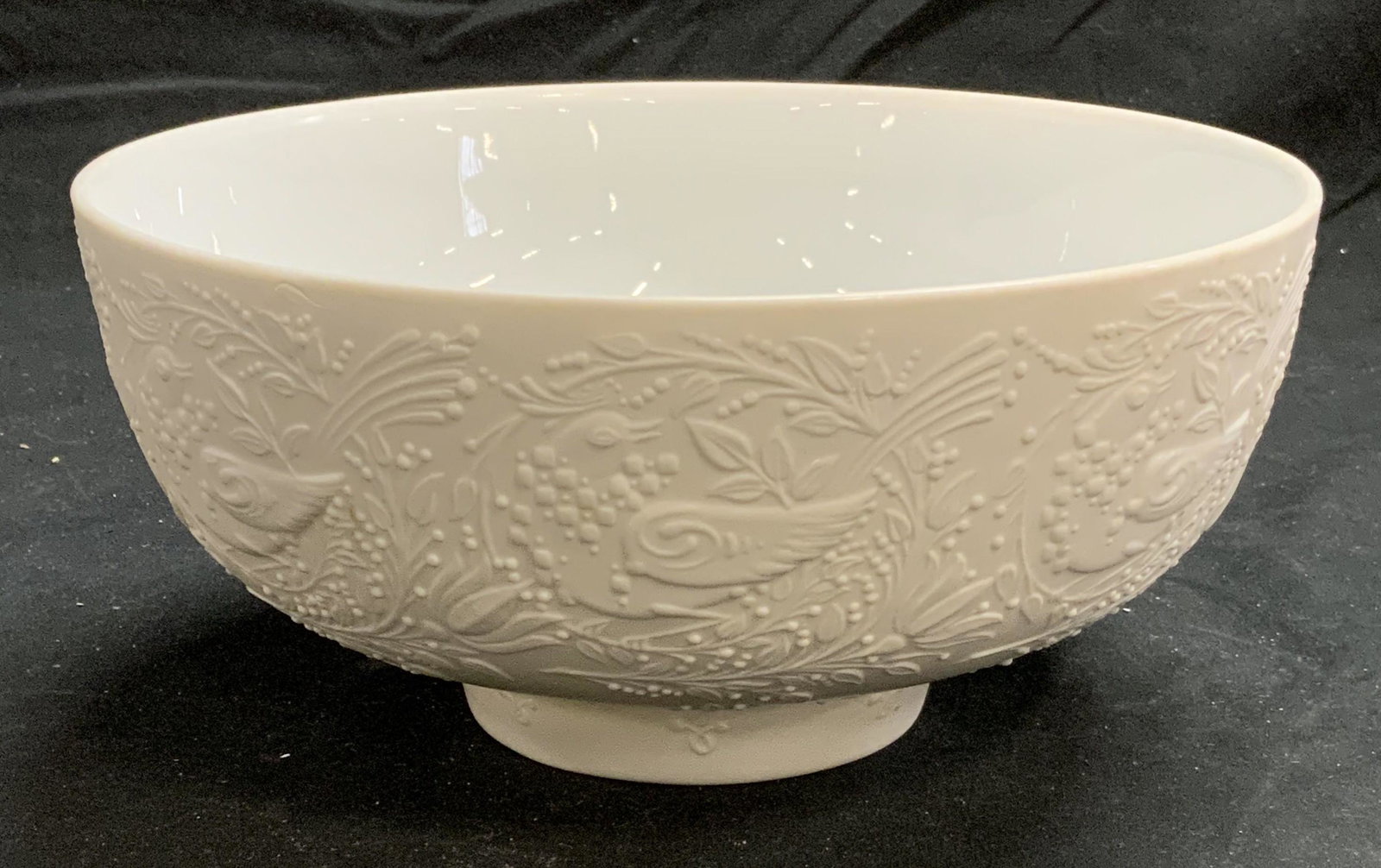 WIINBLAD FOR ROSENTHAL Embossed Bird Bowl: Vintage BJORN WIINBLAD for Rosenthal Linie Studio white porcelain bowl with matte finish to exterior and embossed bird and floral motif. Trademarked to underside. In good condition. Measures approx. 7